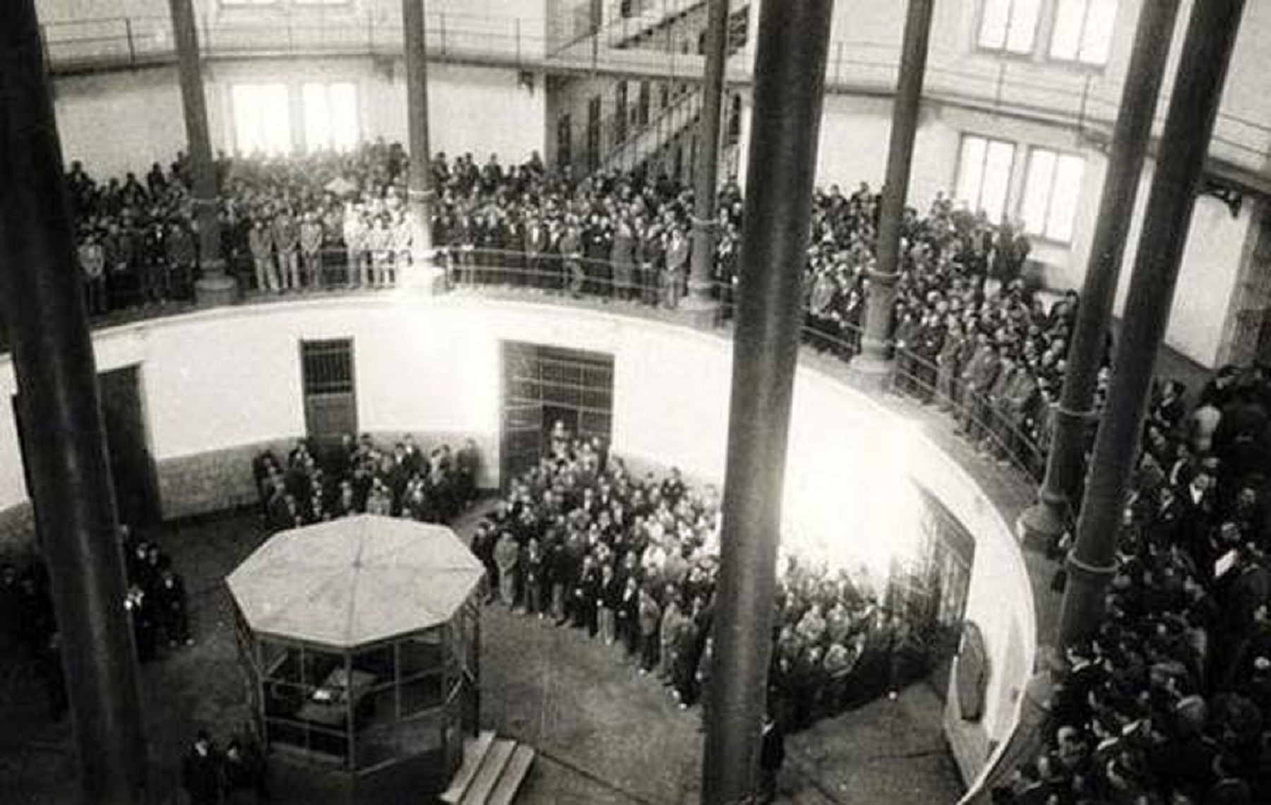 Hacen construir el belén de la Modelo a los presos políticos