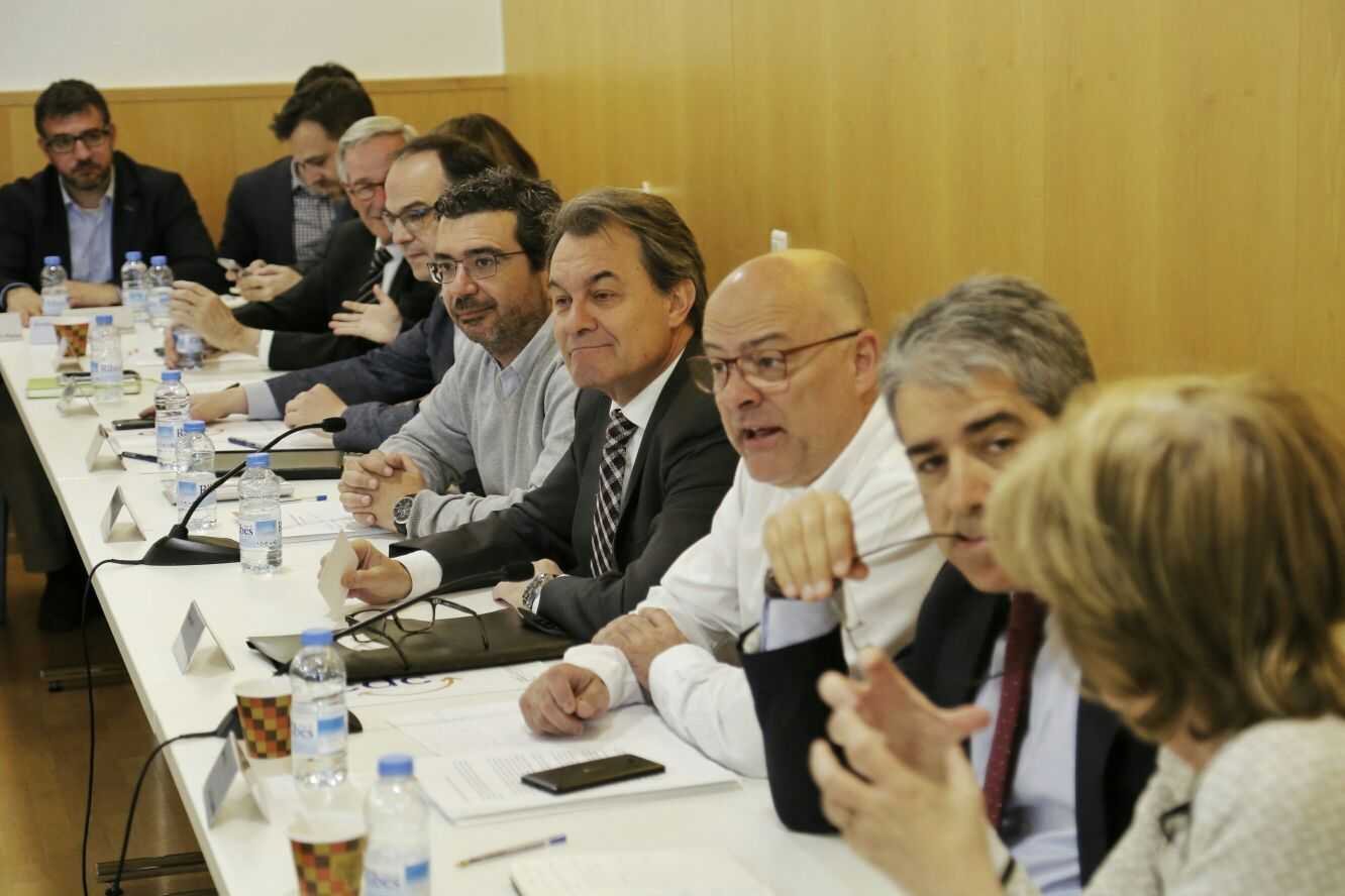 CDC pregunta a les bases si fundar un nou partit o renovar-se