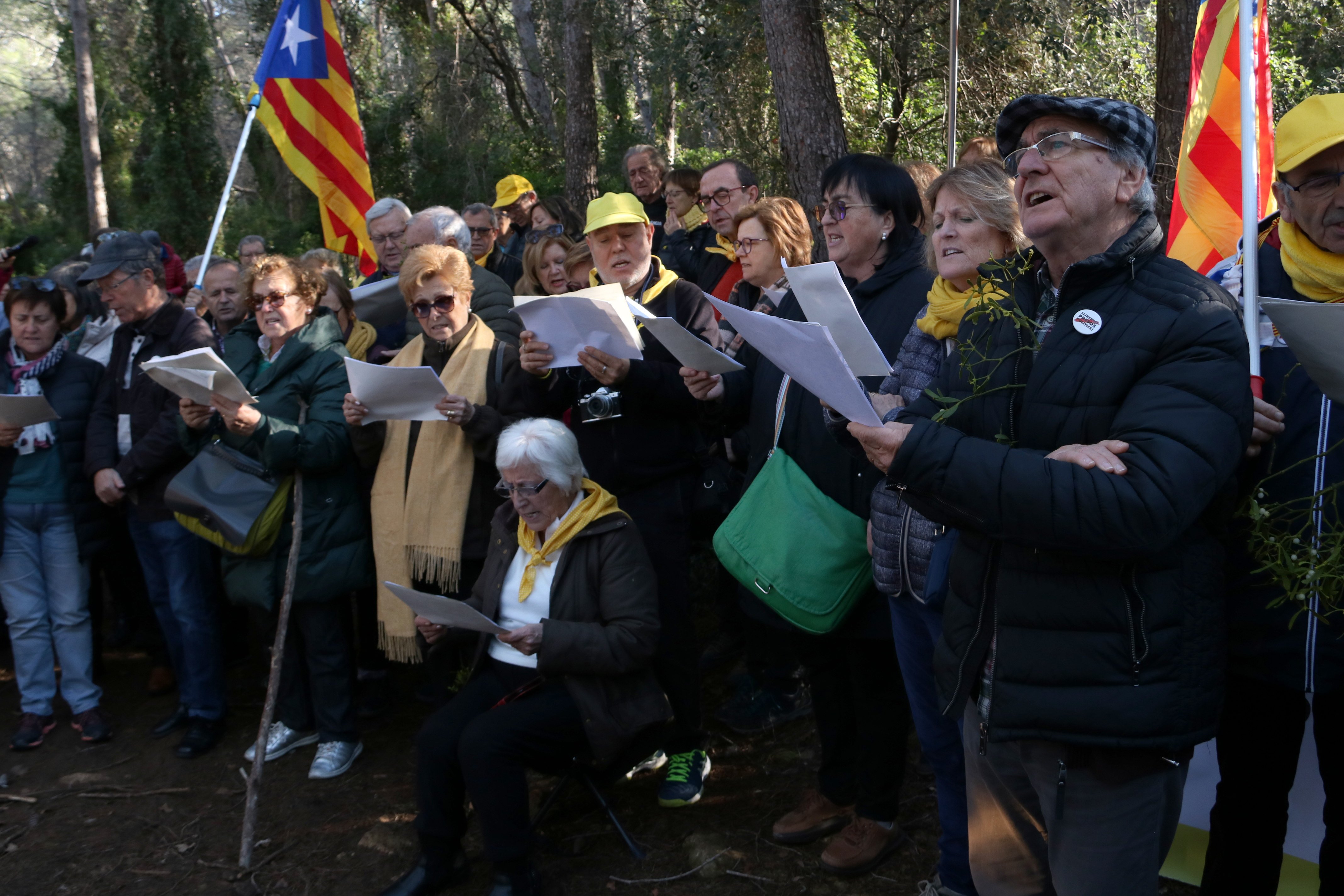 Canten a Forcadell des del bosc del Catllar, a escassos metres del seu mòdul