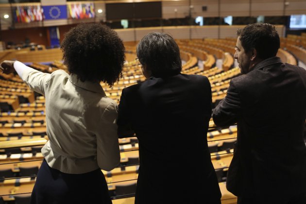 puigdemont comin parlament esquenes GTRES