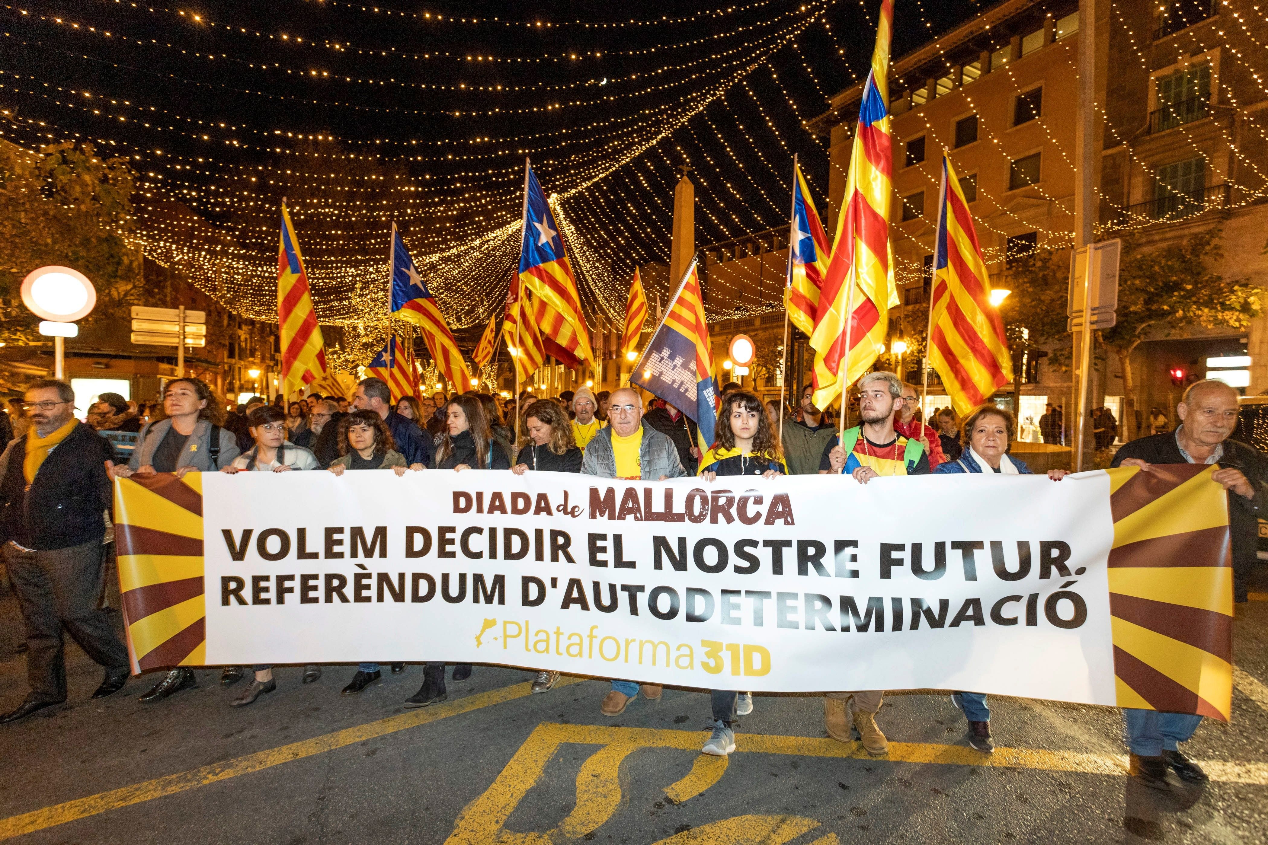 Un miler de manifestants recorren Palma a favor de l'autodeterminació