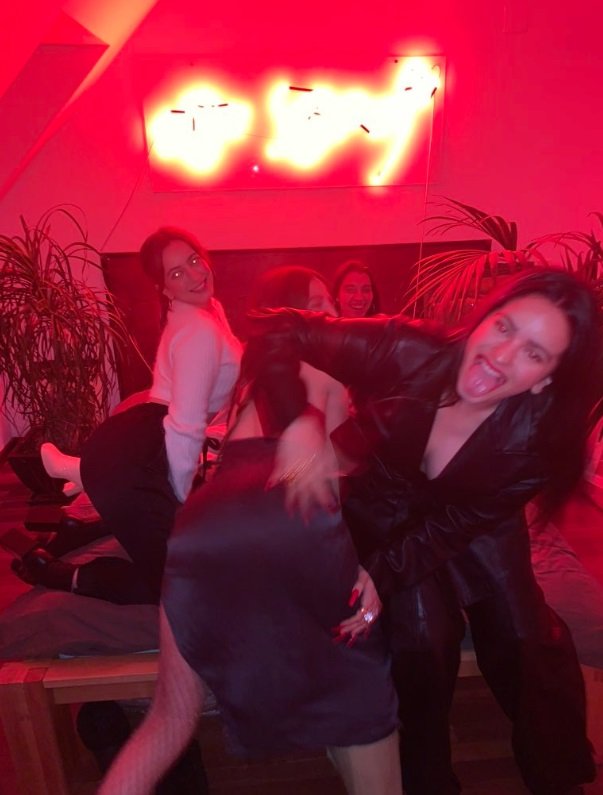 rosalia y amigas twerking