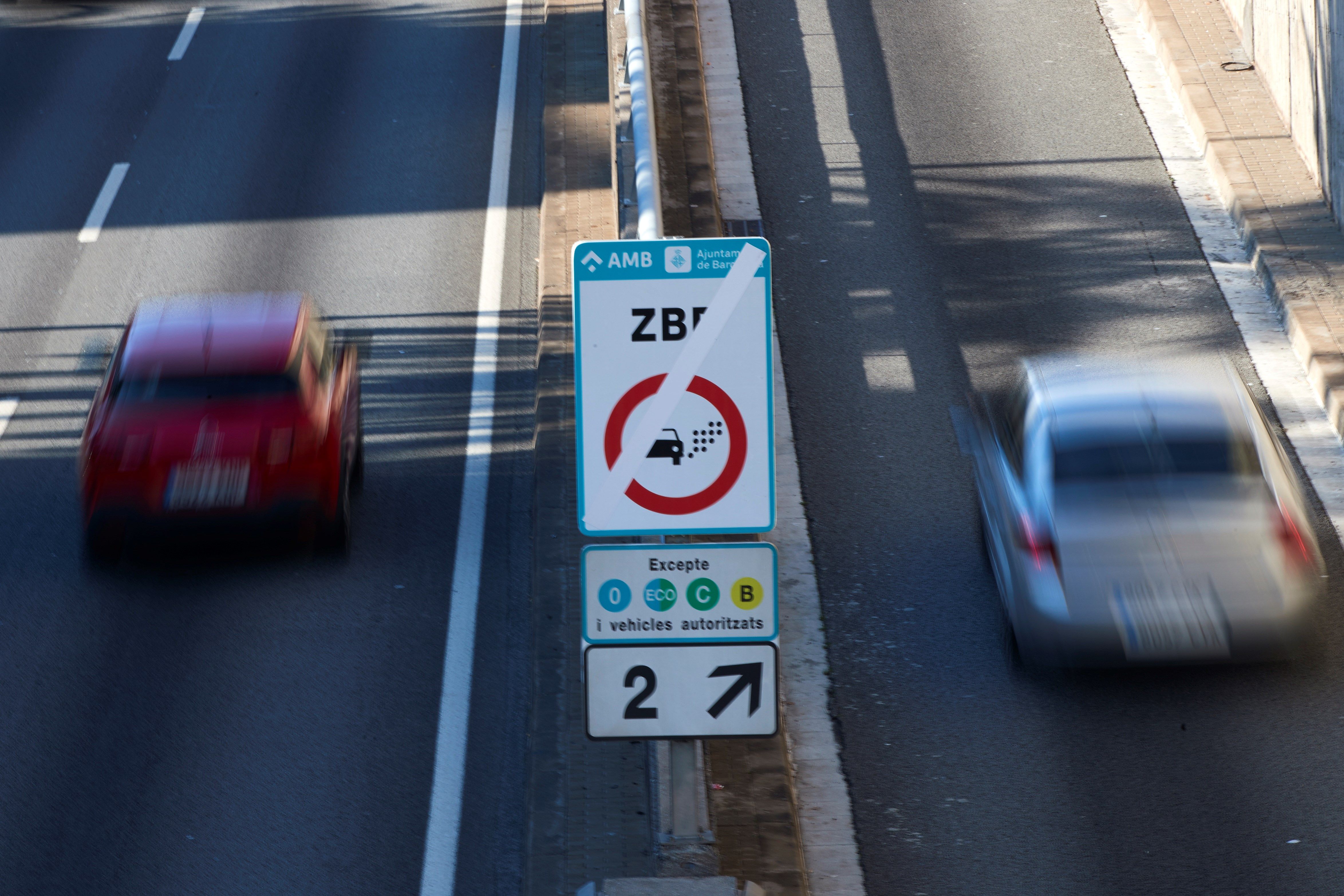 El TSJC desestima, per ara, executar l'anul·lació de la Zona de Baixes Emissions de Barcelona