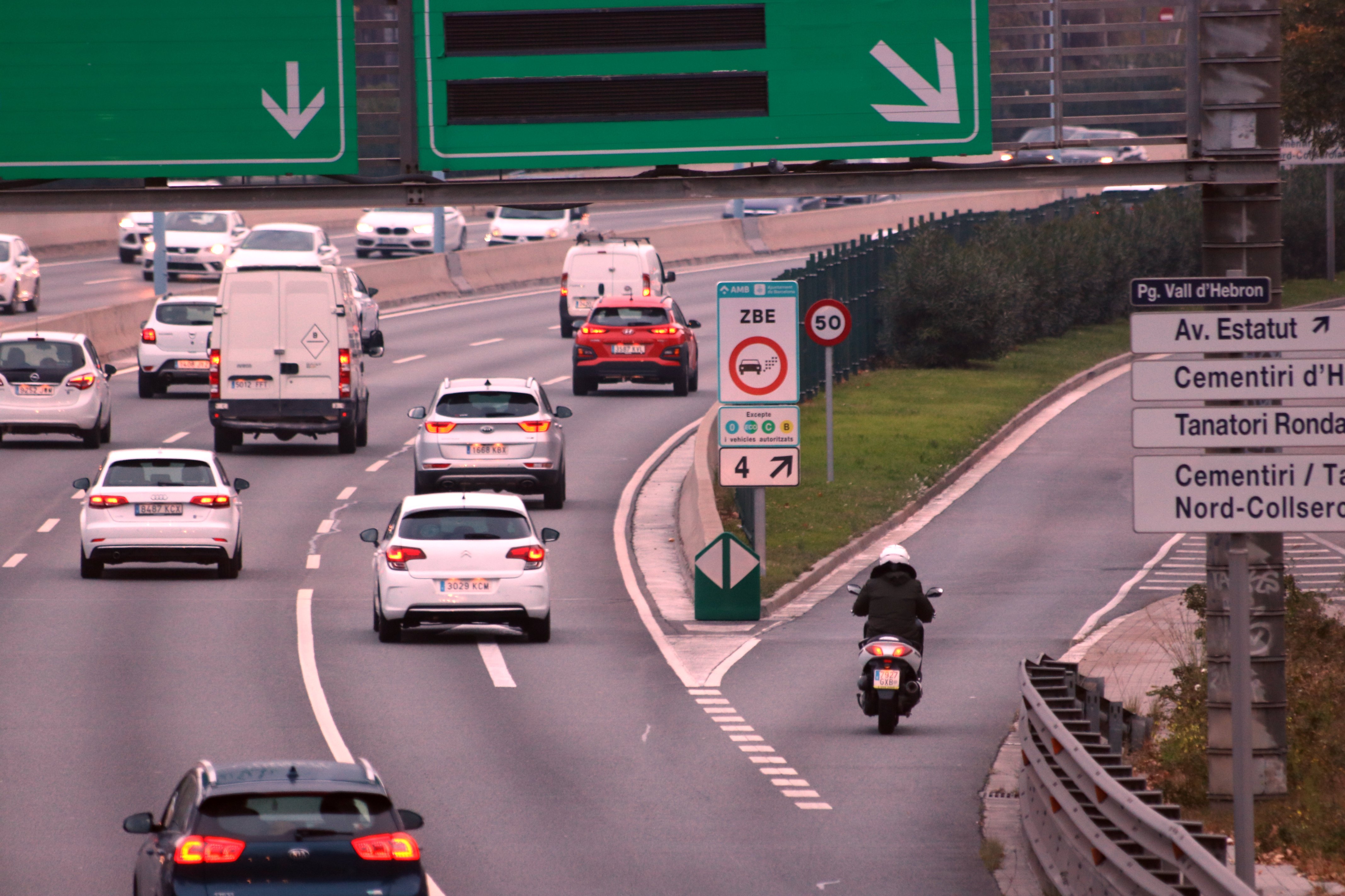 Barcelona instalará 100 cámaras más para controlar el acceso a la Zona de Bajas Emisiones