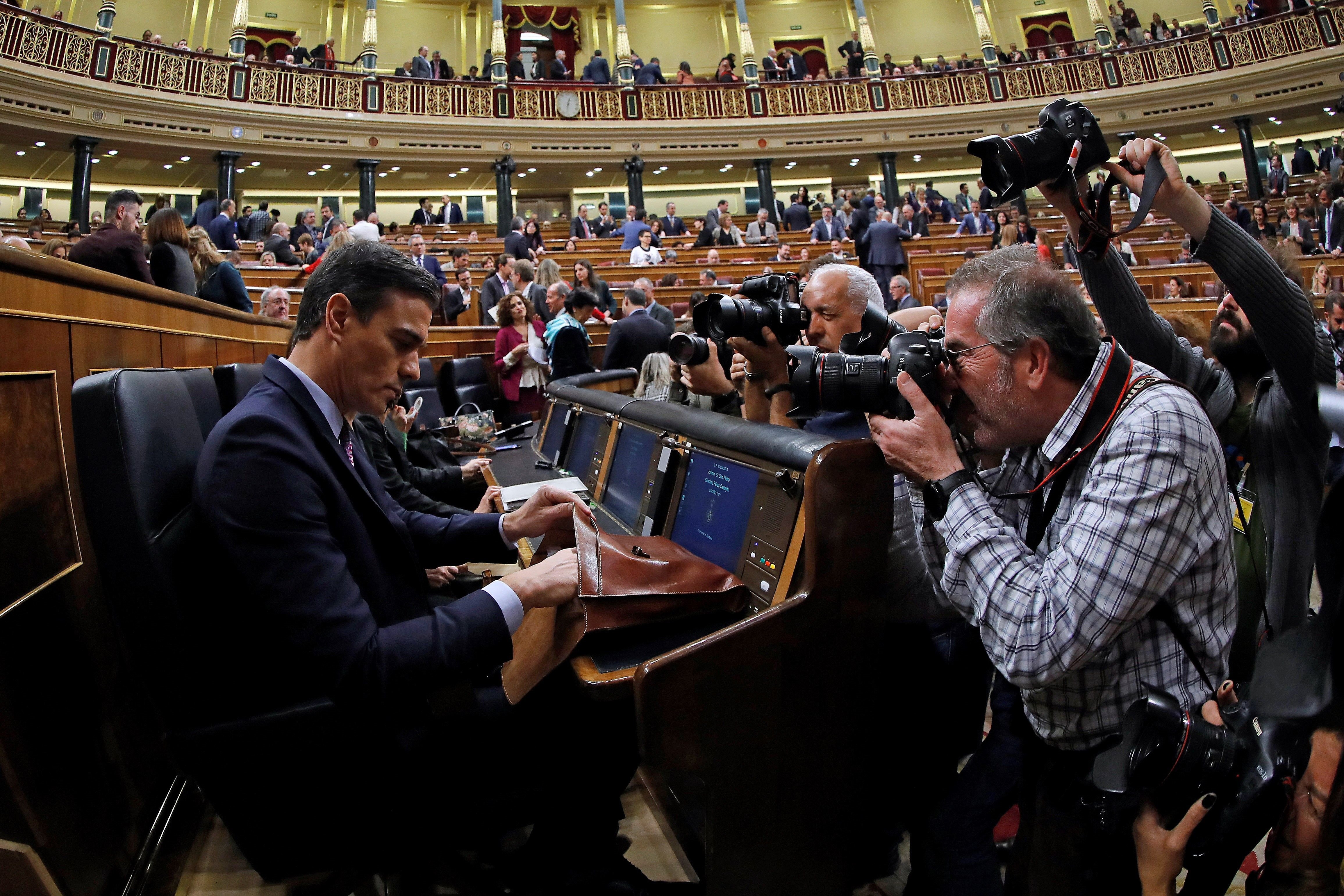 Las costuras del sistema político español restallan en el Congreso