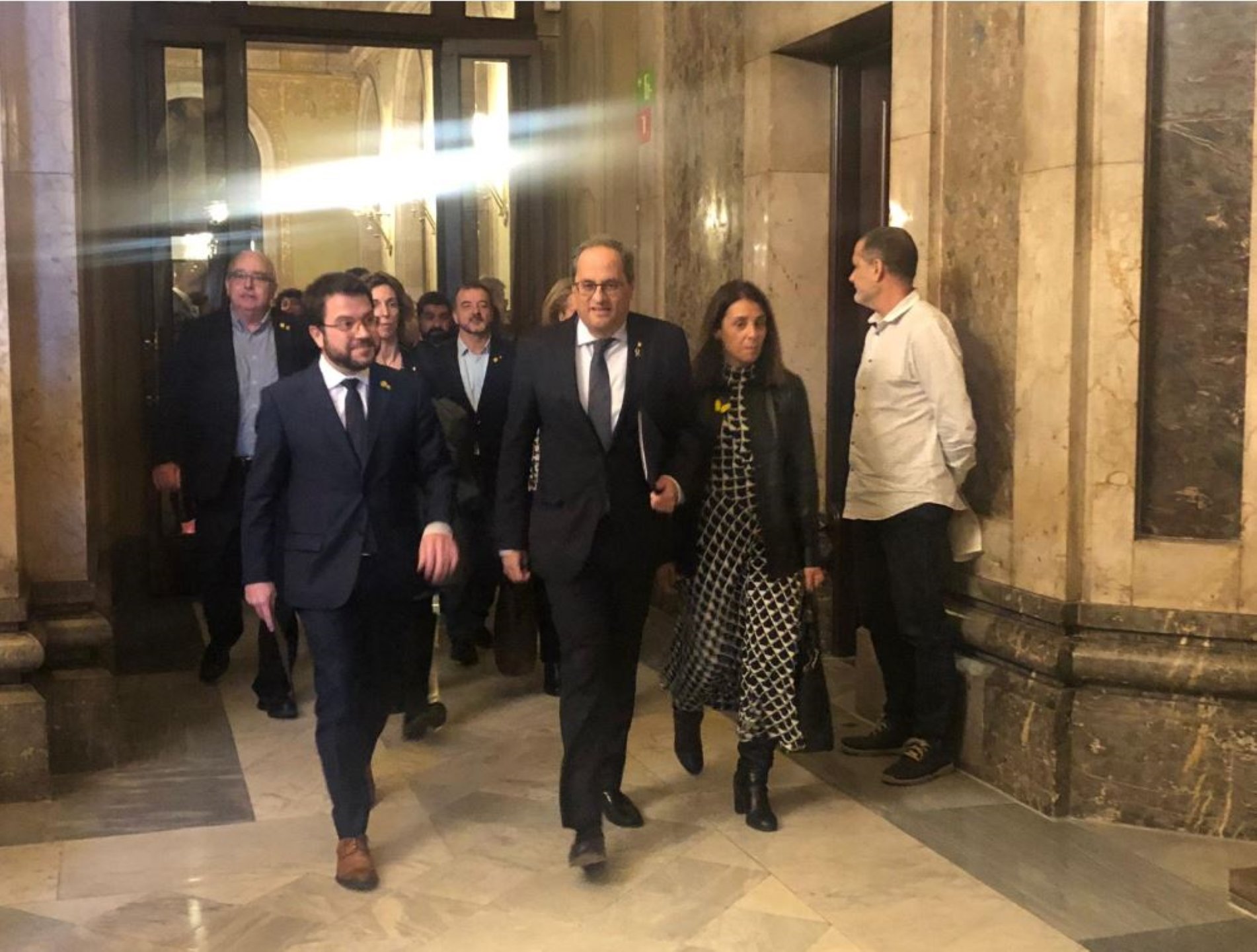 VIDEO | Així ha estat l'ovació a Torra en entrar a l'hemicicle del Parlament