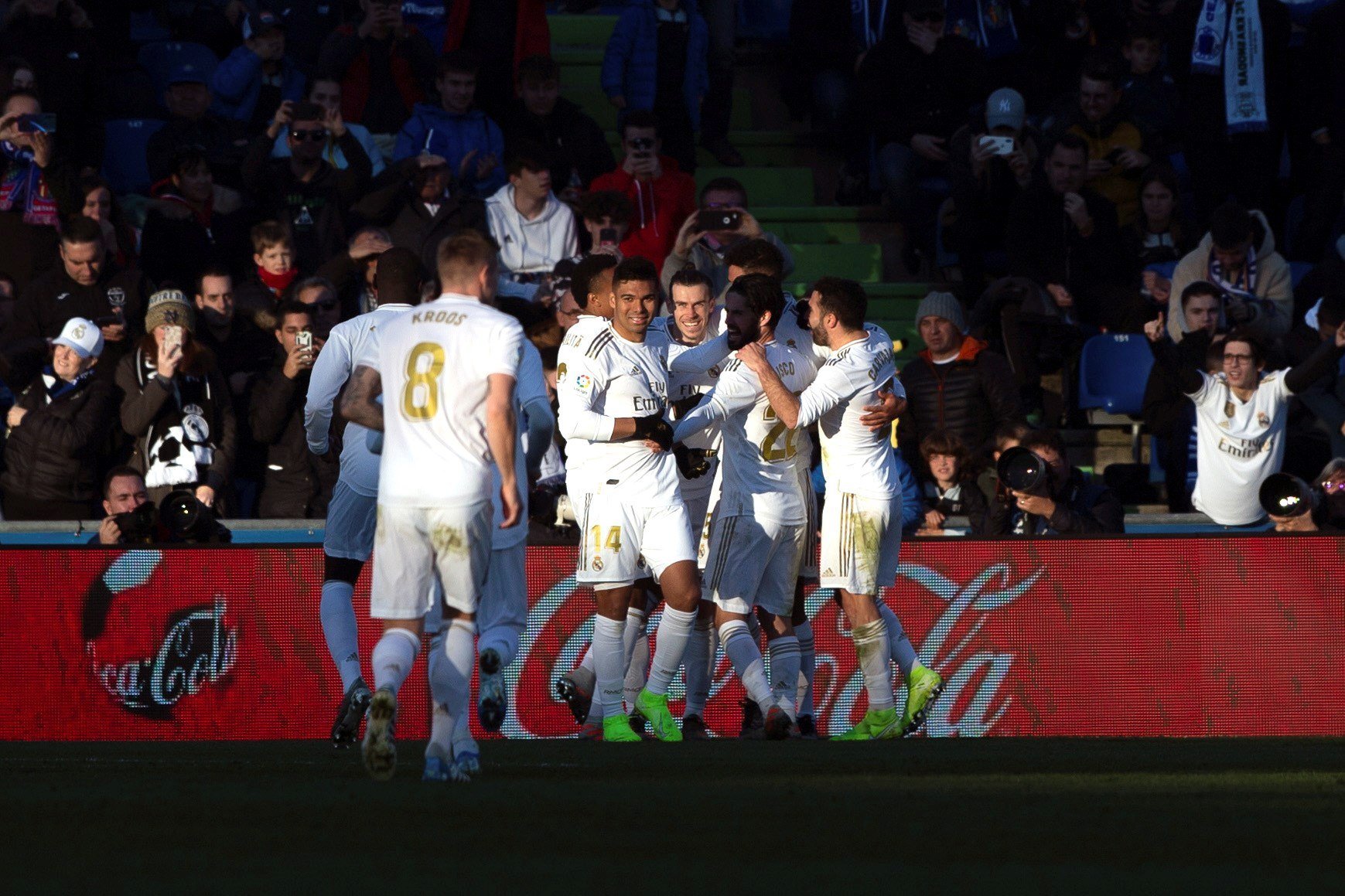 El Madrid obliga el Barça a guanyar el derbi català (0-3)