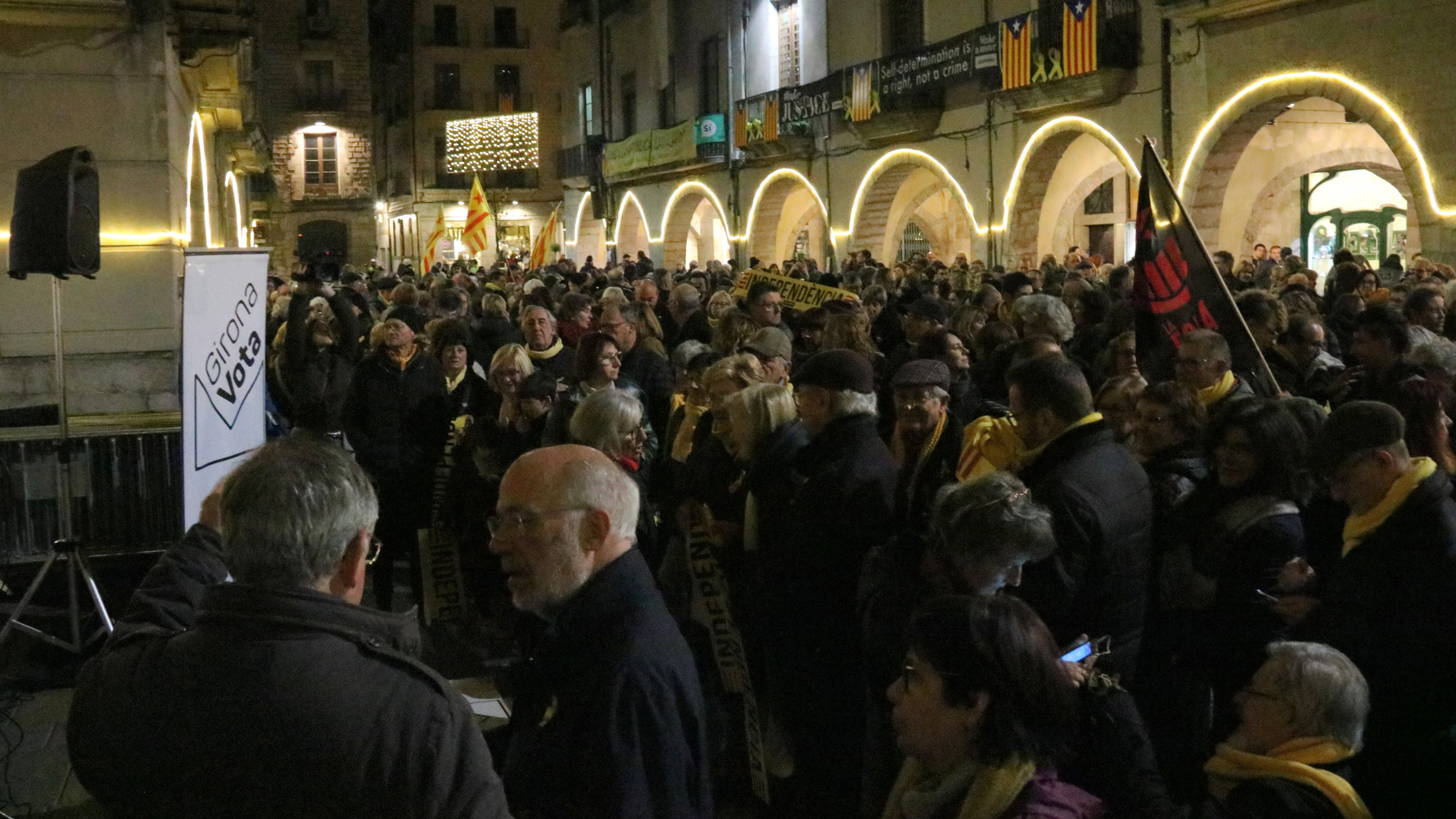 VÍDEO | Milers de persones es manifesten a Girona en suport a Torra i Junqueras
