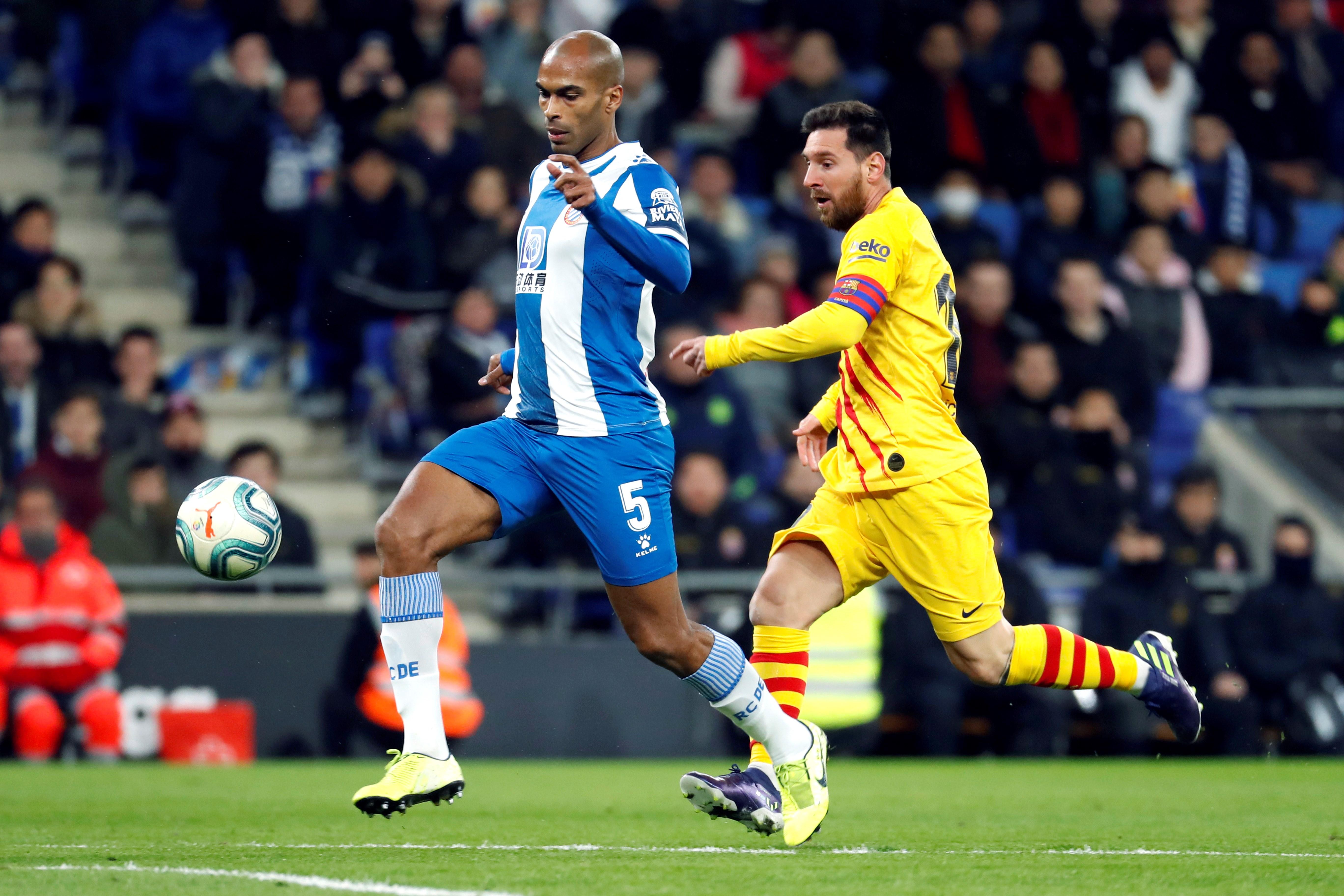 Empat en un derbi apassionat