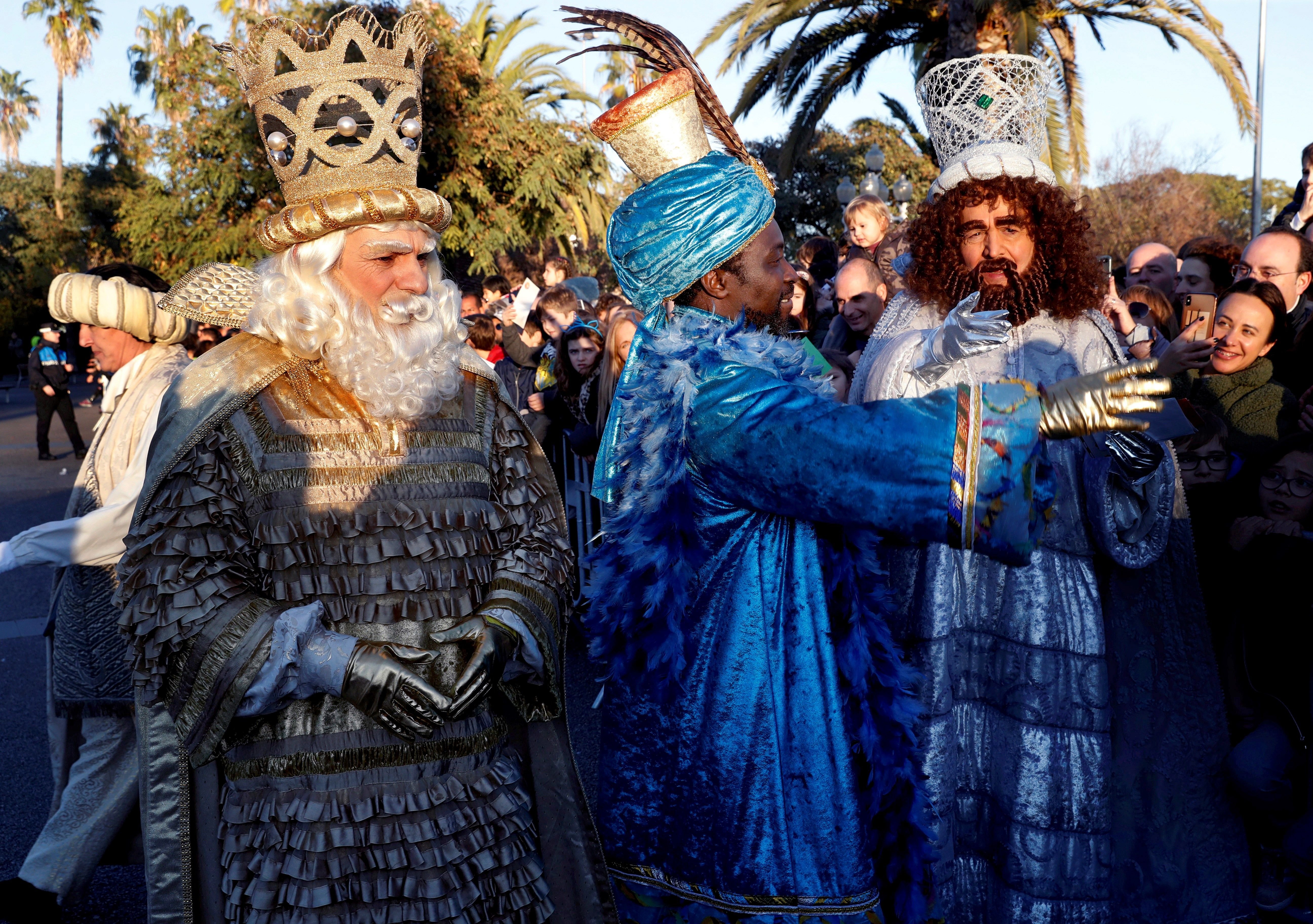 Los Reyes Magos llegan a Barcelona con un mensaje de "paz" y "respeto"