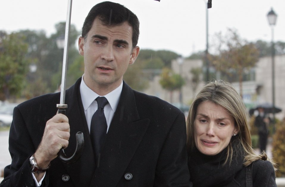 Letizia llora en el funeral de Érika GTRES Letizia llora en el funeral de Érika GTRES