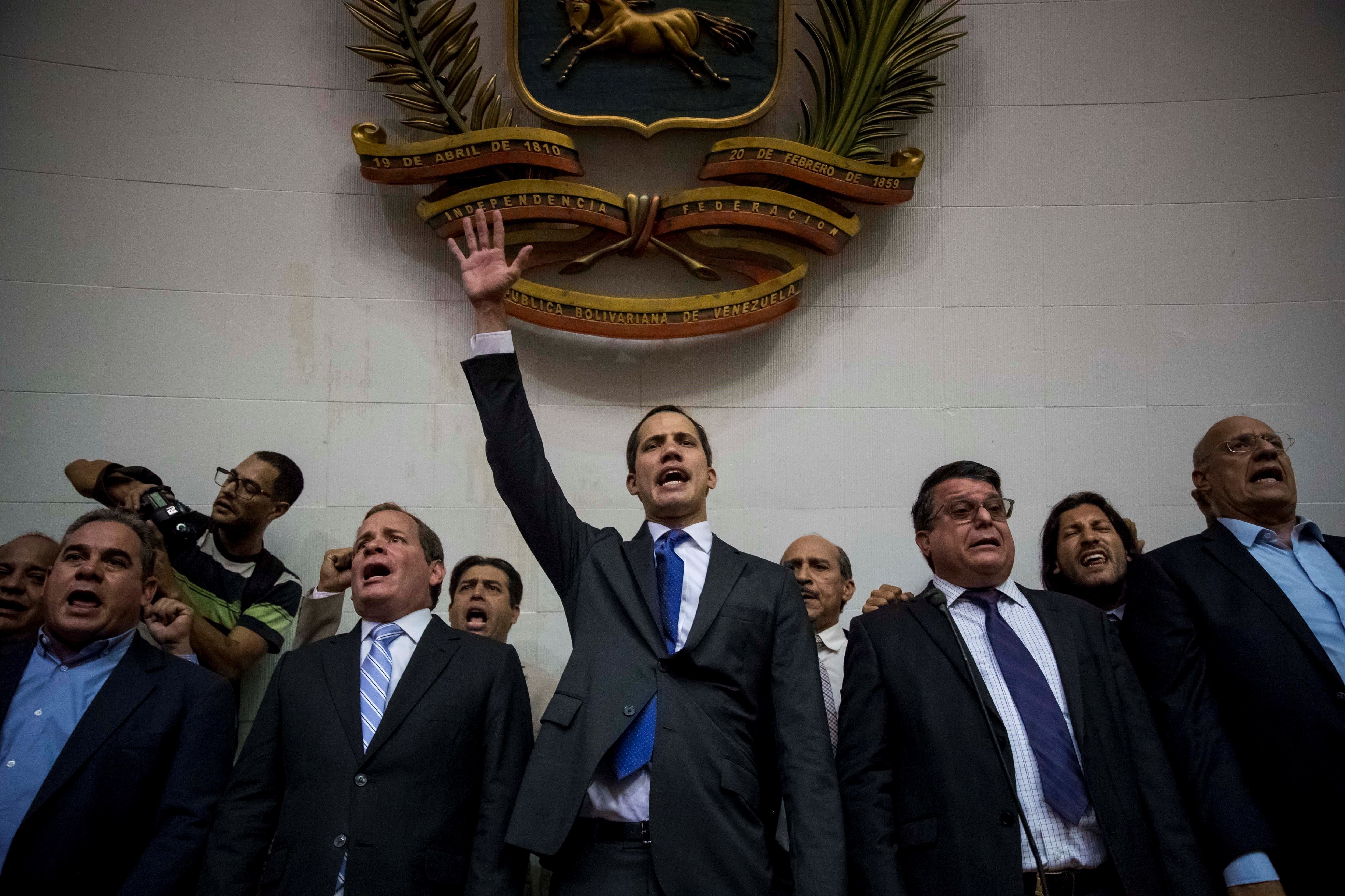 L'oposició torna a investir Guaidó com a president interí de Veneçuela