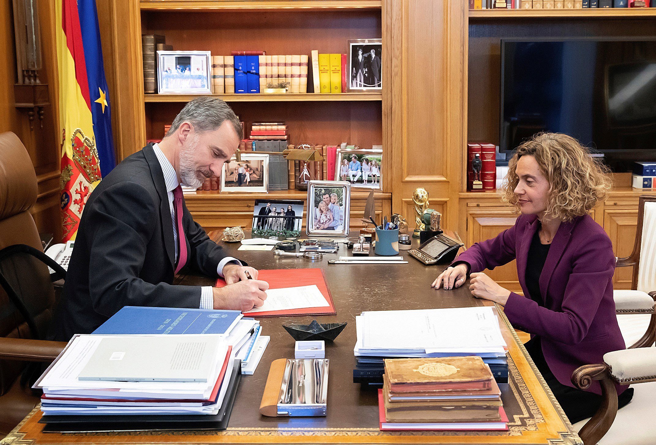 El govern espanyol oculta un informe militar en mans del Rei