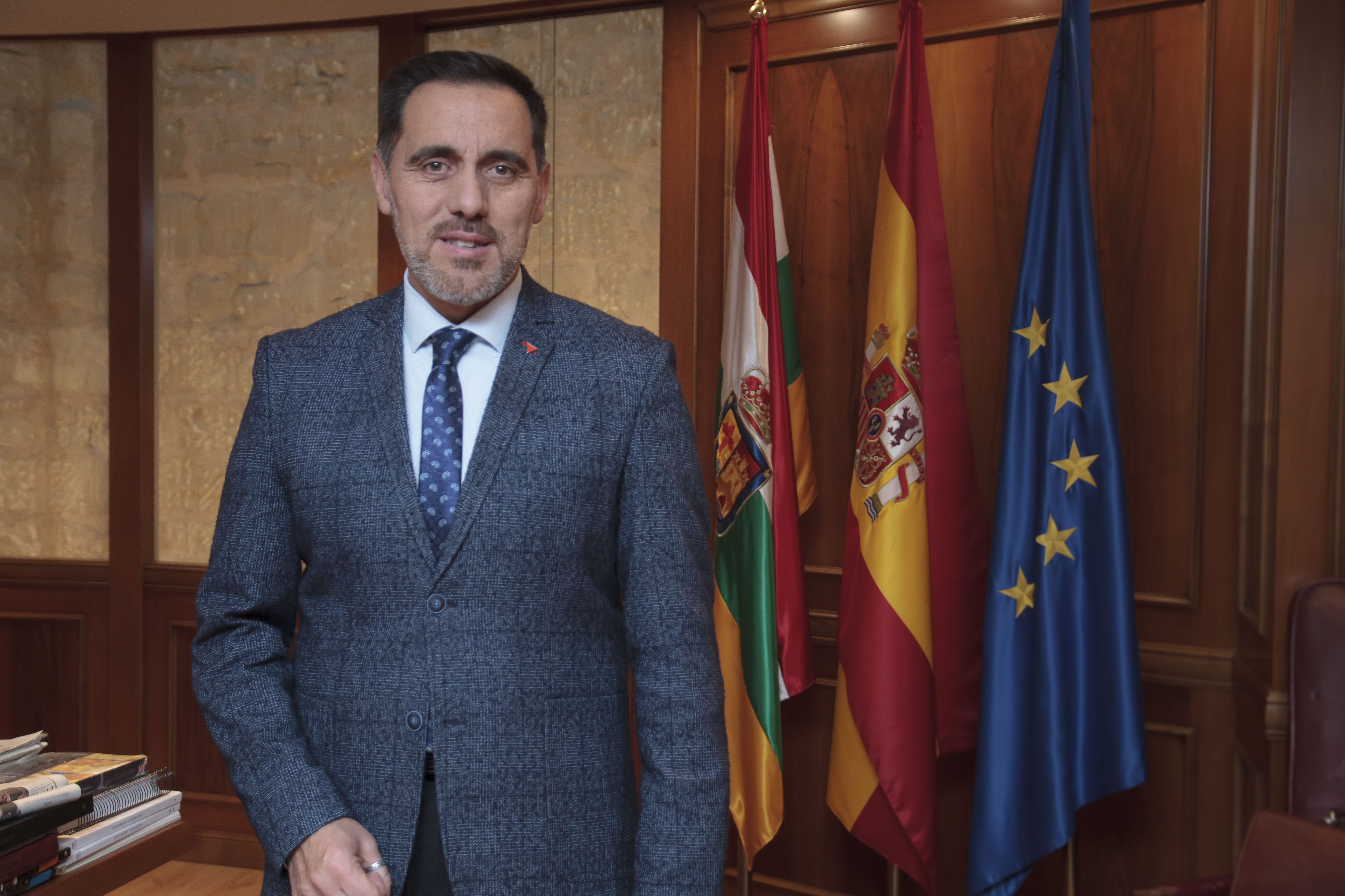 El presidente del Parlamento de La Rioja plantea una consulta sobre el Rey