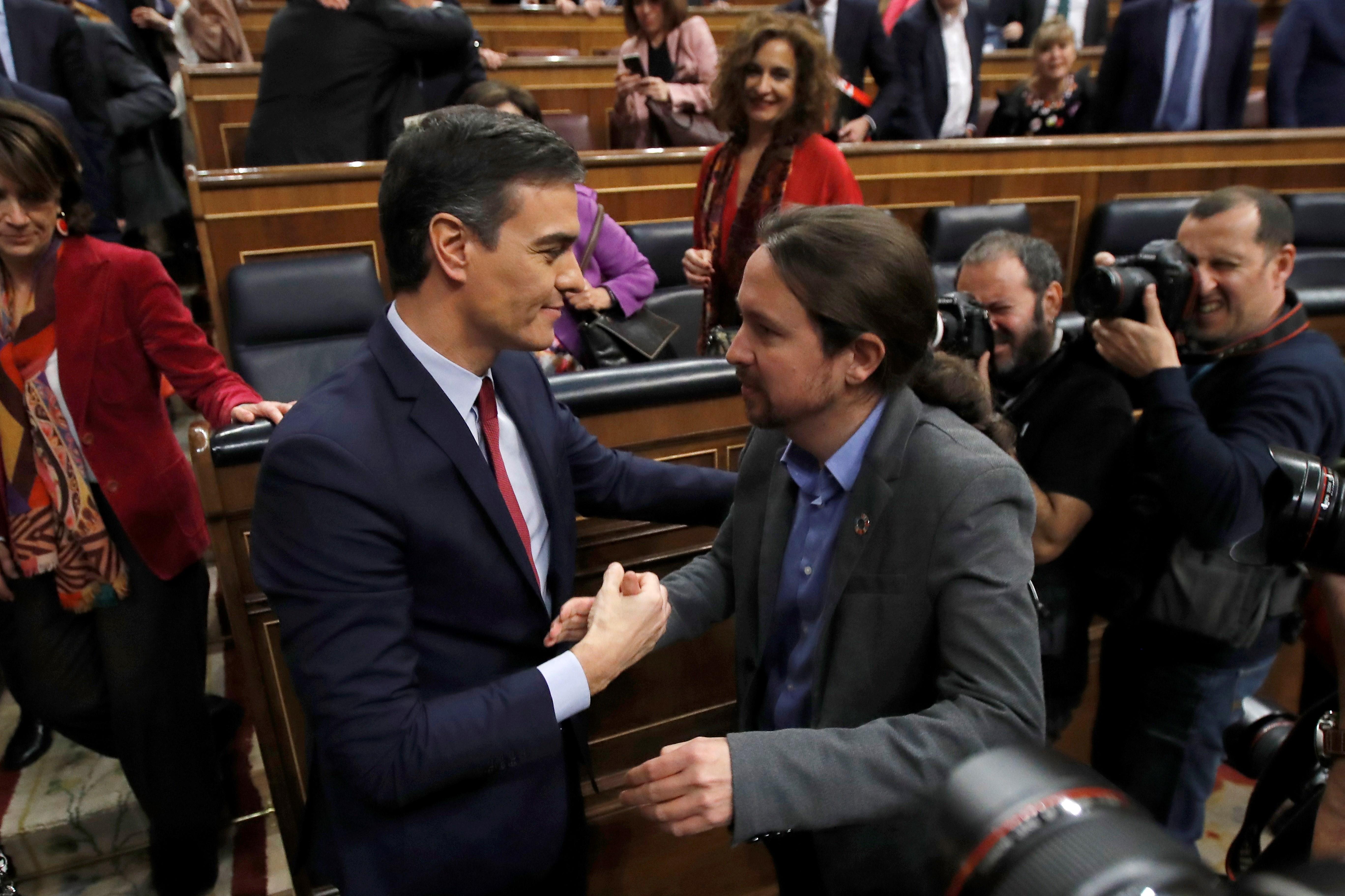 La coalición de gobierno desgasta al PSOE, según una encuesta de 'La Razón'