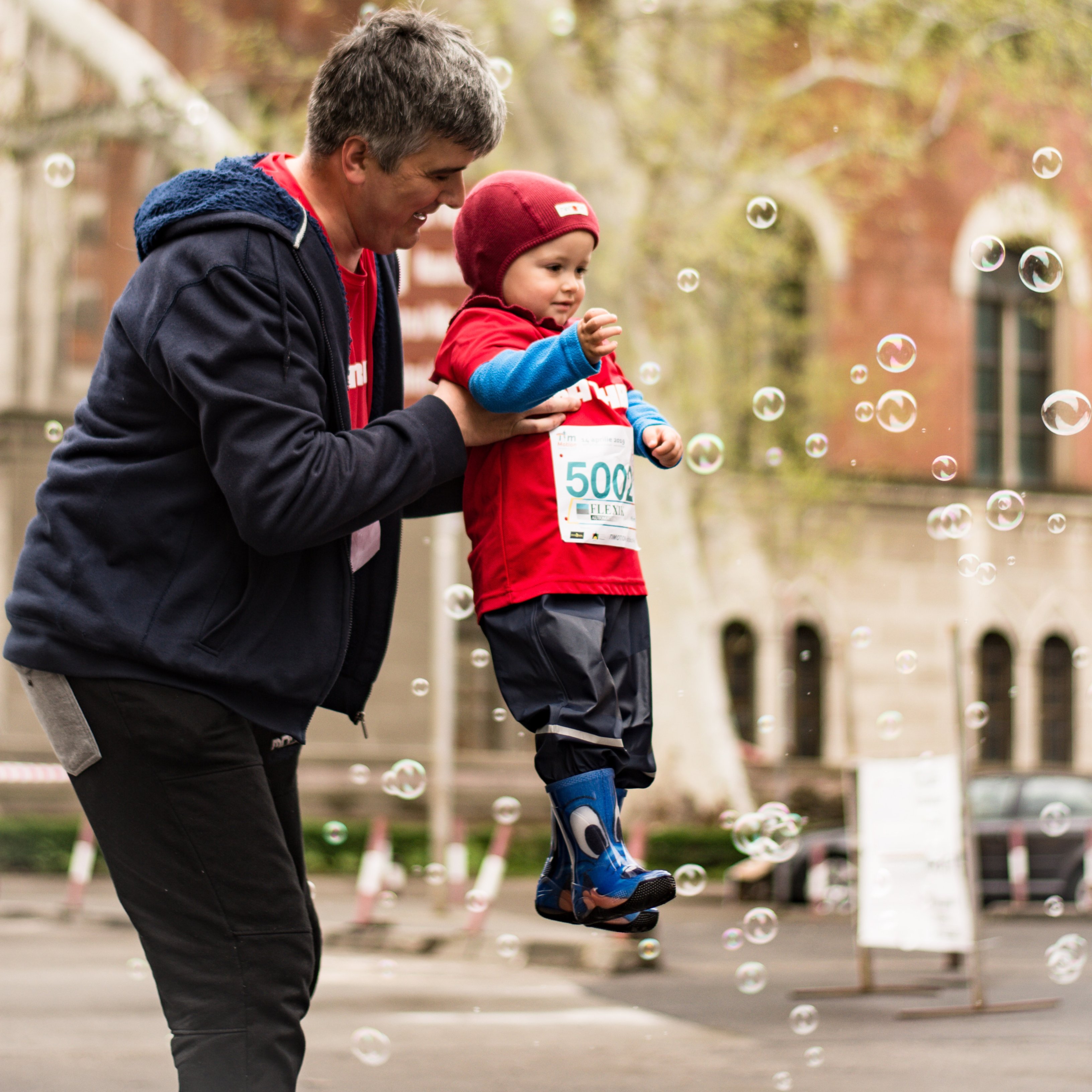 La raó per la qual has de jugar amb el teu fill, segons un estudi