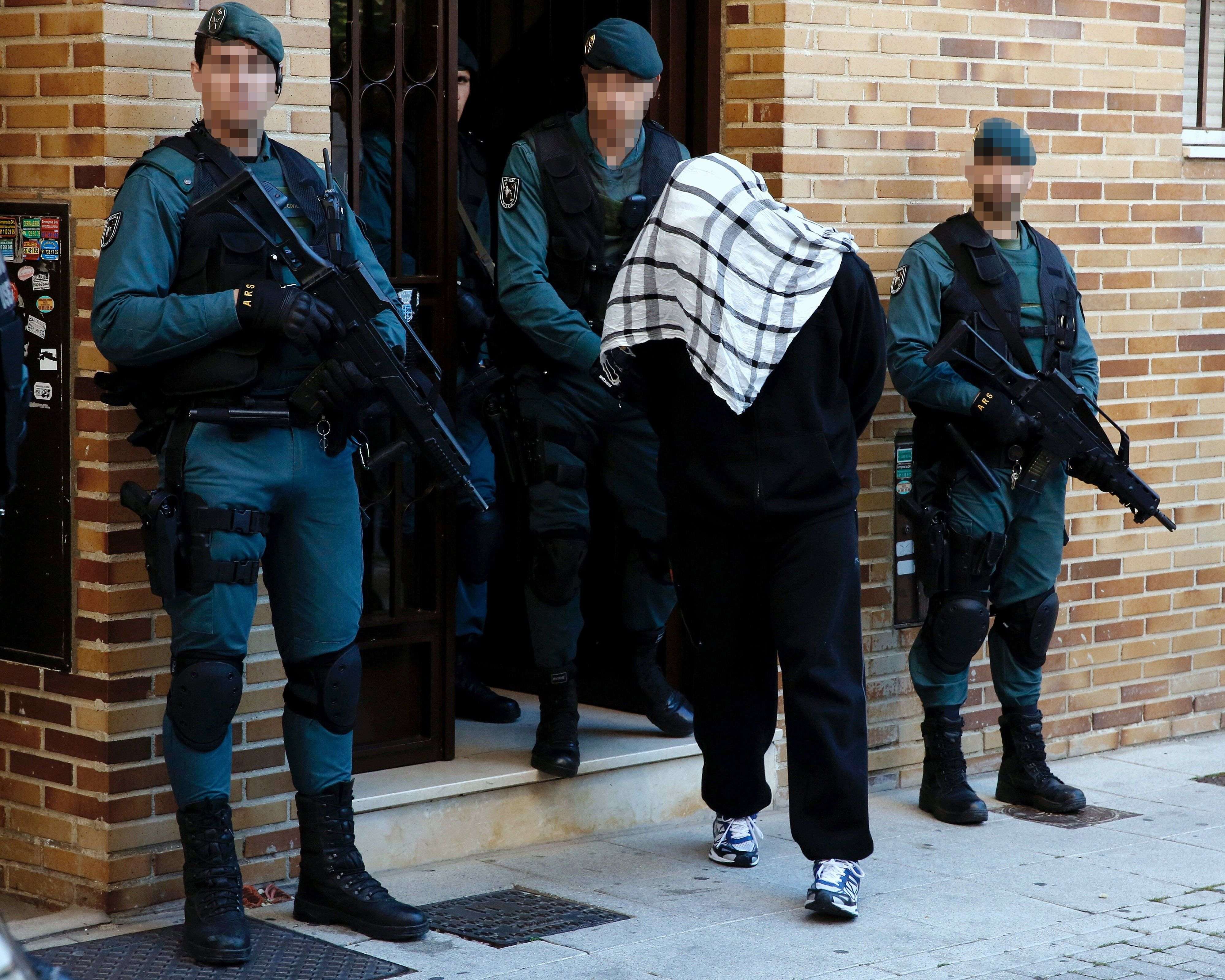 Detingudes quatre persones a Madrid acusades de captació gihadista