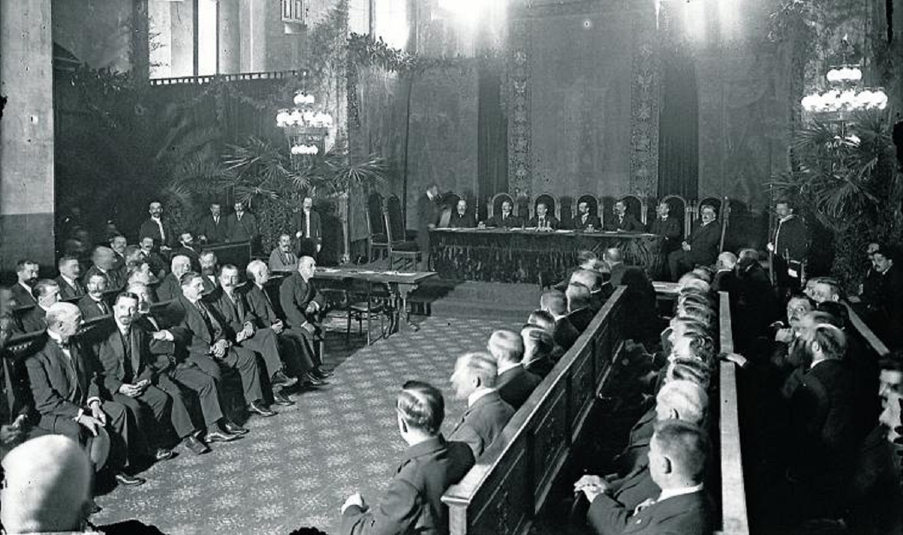 Primo de Rivera destitueix els diputats de la Mancomunitat