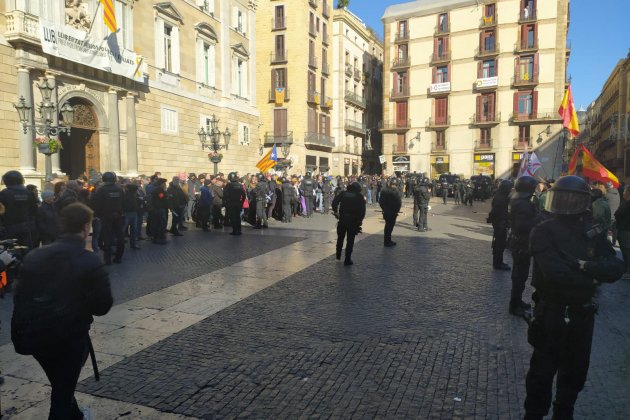 sant jaume cordó Mossos mani vox - Robert Southon sant jaume cordó Mossos mani vox - Robert Southon