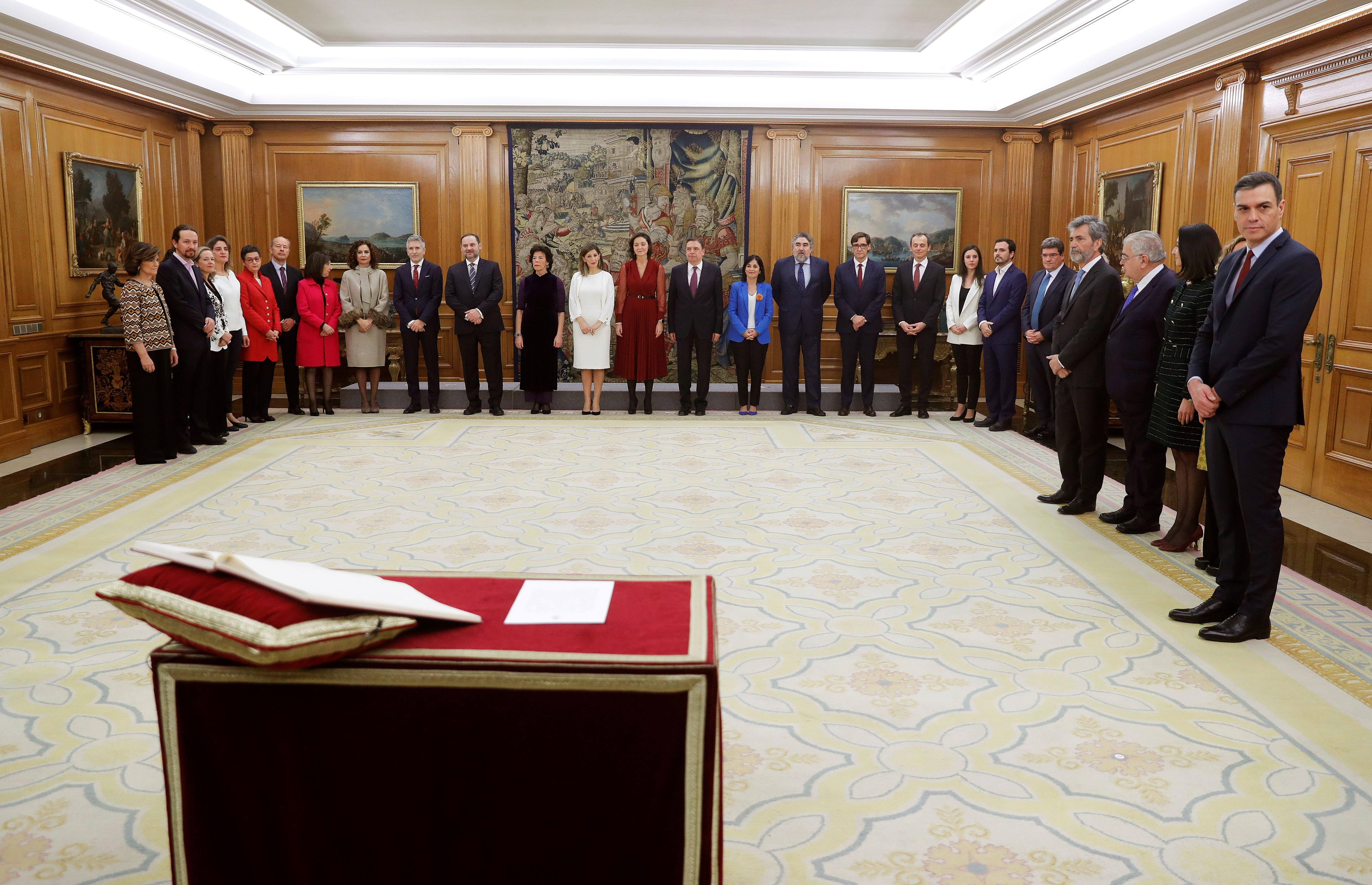 Los 22 ministros toman posesión y se activa la cuenta atrás para la mesa