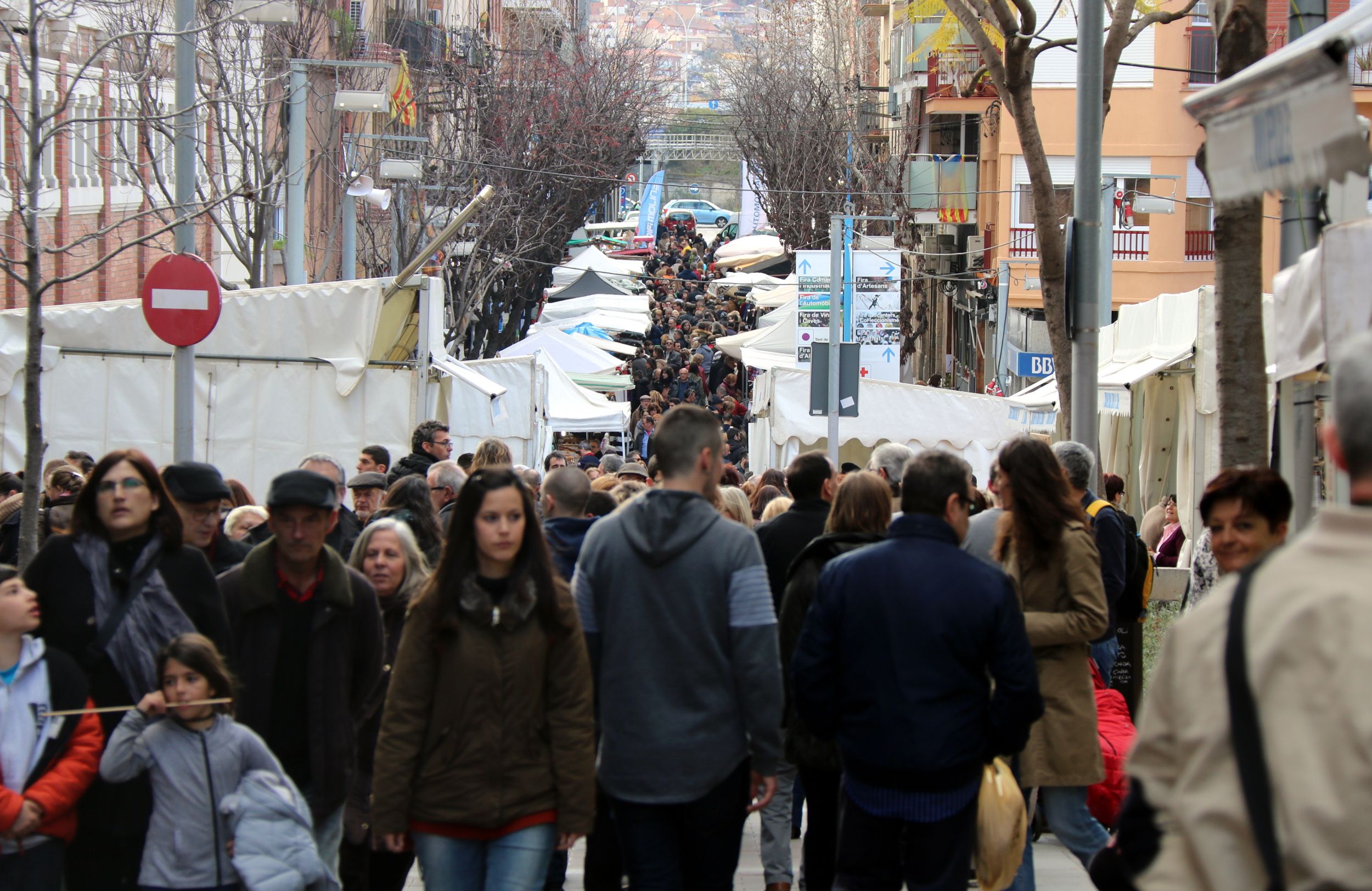 La Feria de la Candelera llena Molins de Rei hasta los topes