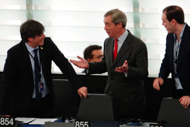 puigdemont farage - roberto lazaro