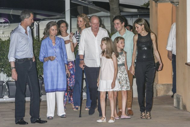 leticia guapissima GTRES familia reial  al complert