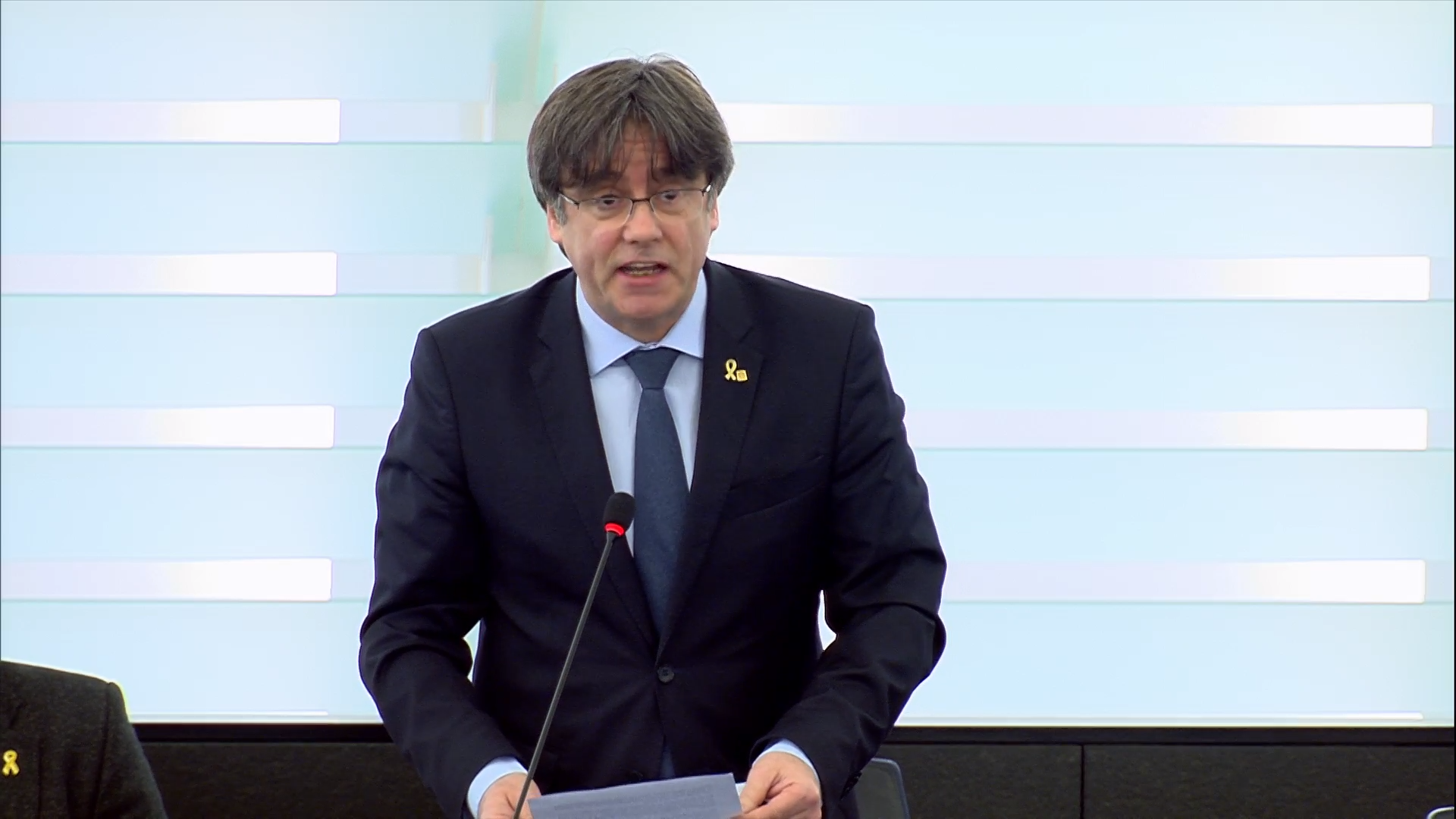 Enganxada entre Puigdemont i Montserrat al Parlament Europeu