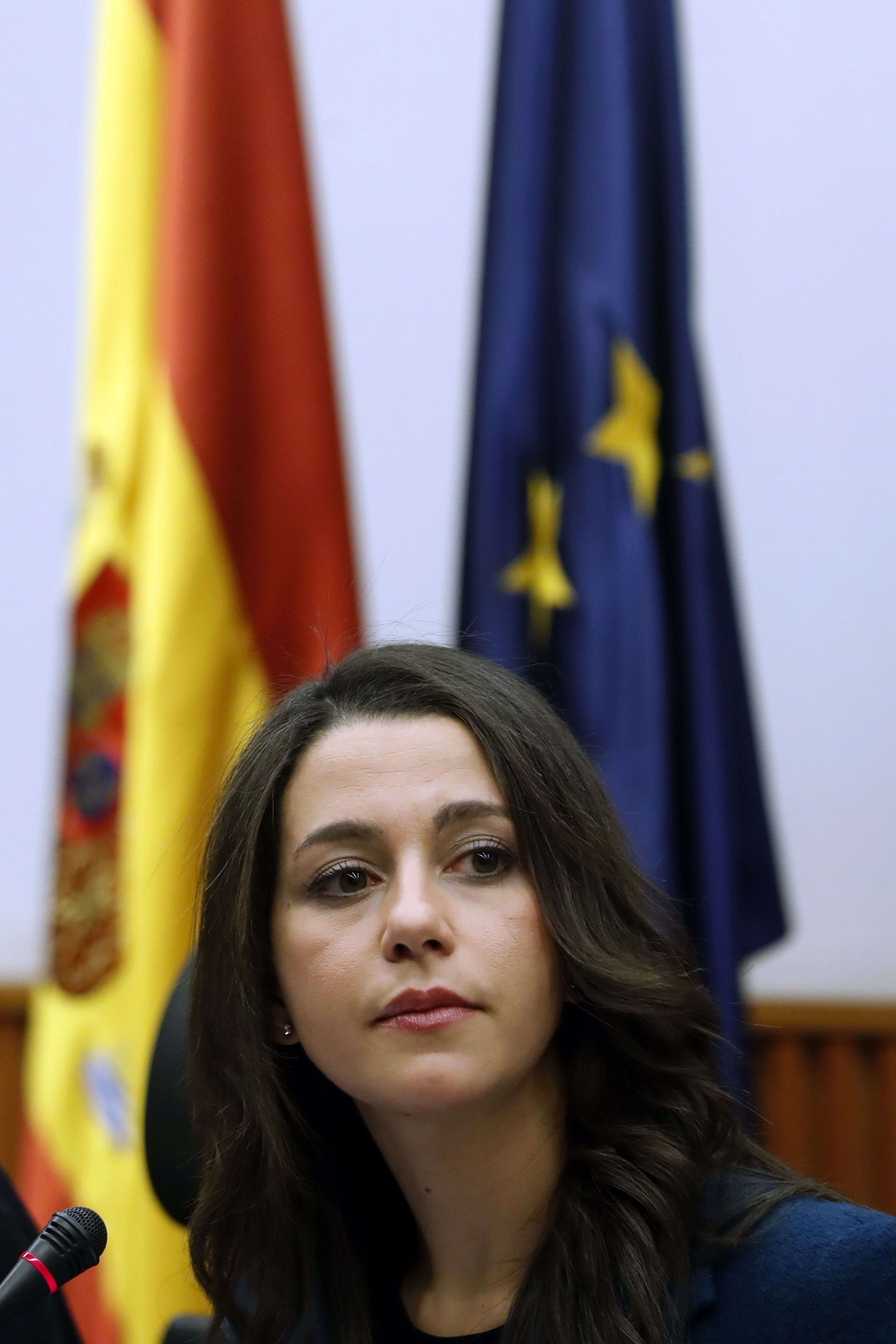 Arrimadas denuncia las "escenificaciones y fotos" con Mas el 6-F