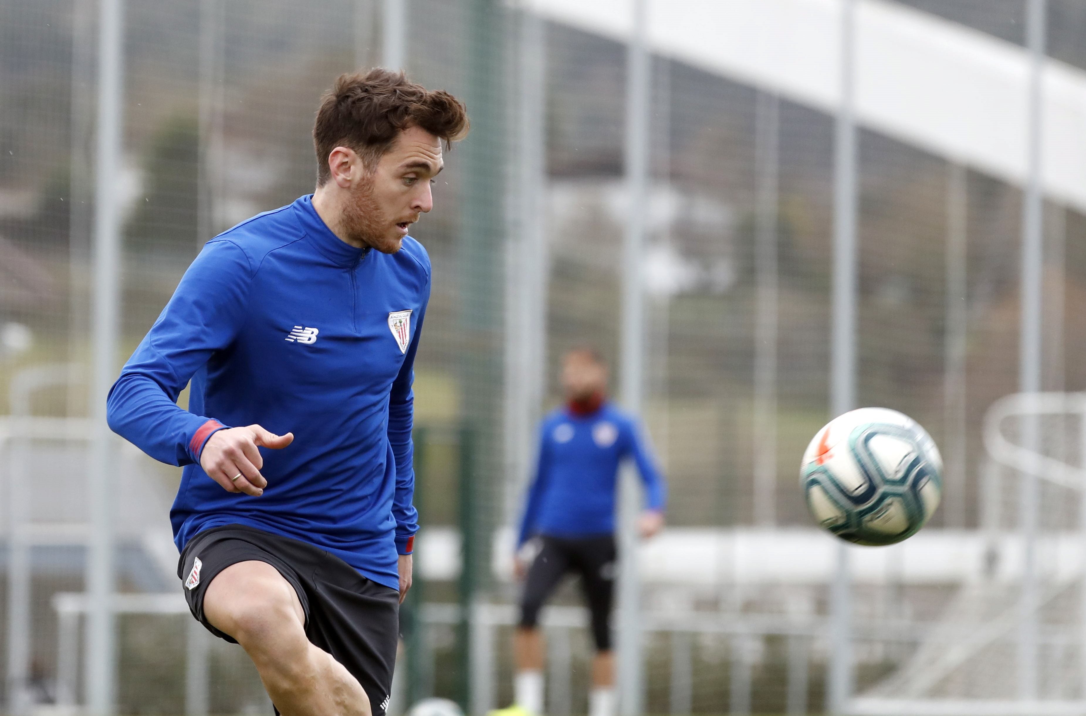 Dos futbolistas del Athletic cargan contra los padres que ignoran las normas