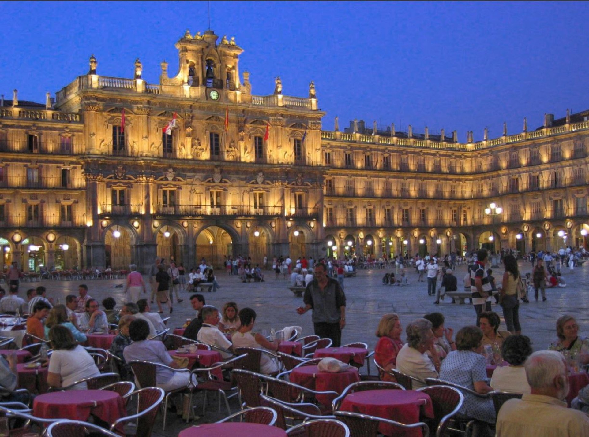 Apallissen un home per dur un braçalet amb la bandera espanyola (...a Salamanca)