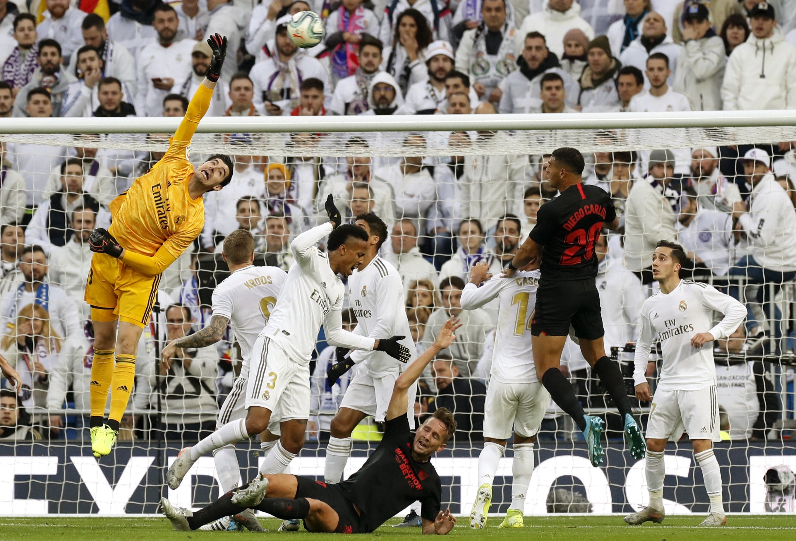 Escàndol a Madrid: l'àrbitre anul·la un gol legal al Sevilla