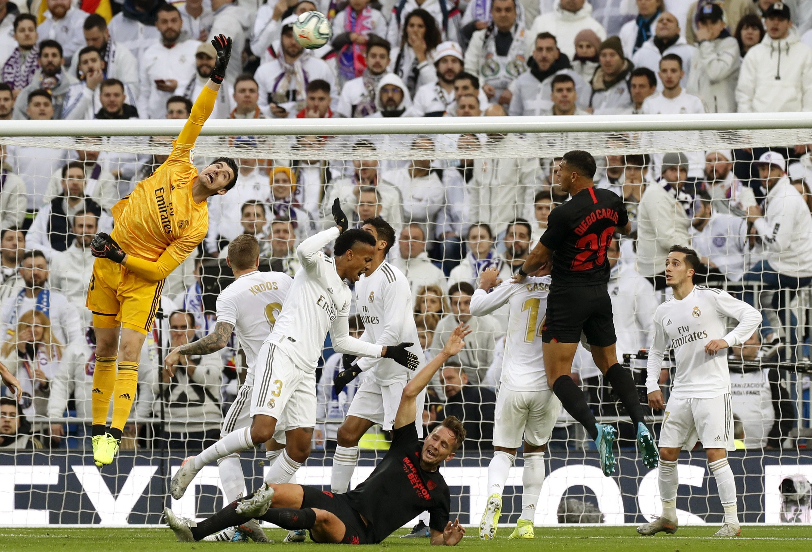 Escándalo en Madrid: el árbitro anula un gol legal al Sevilla