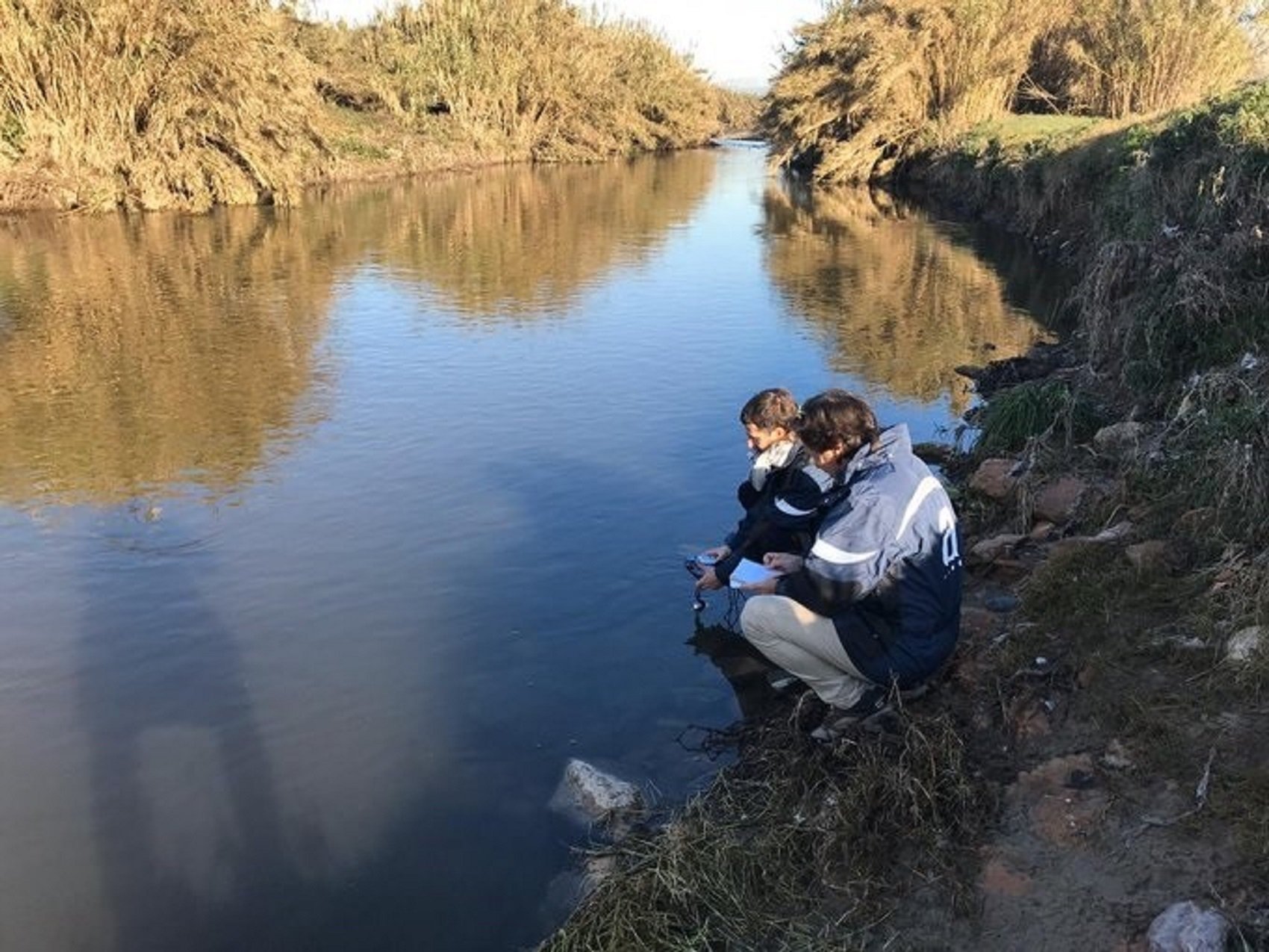 El Besòs, net però sense peixos un mes després d'incendi que el va contaminar