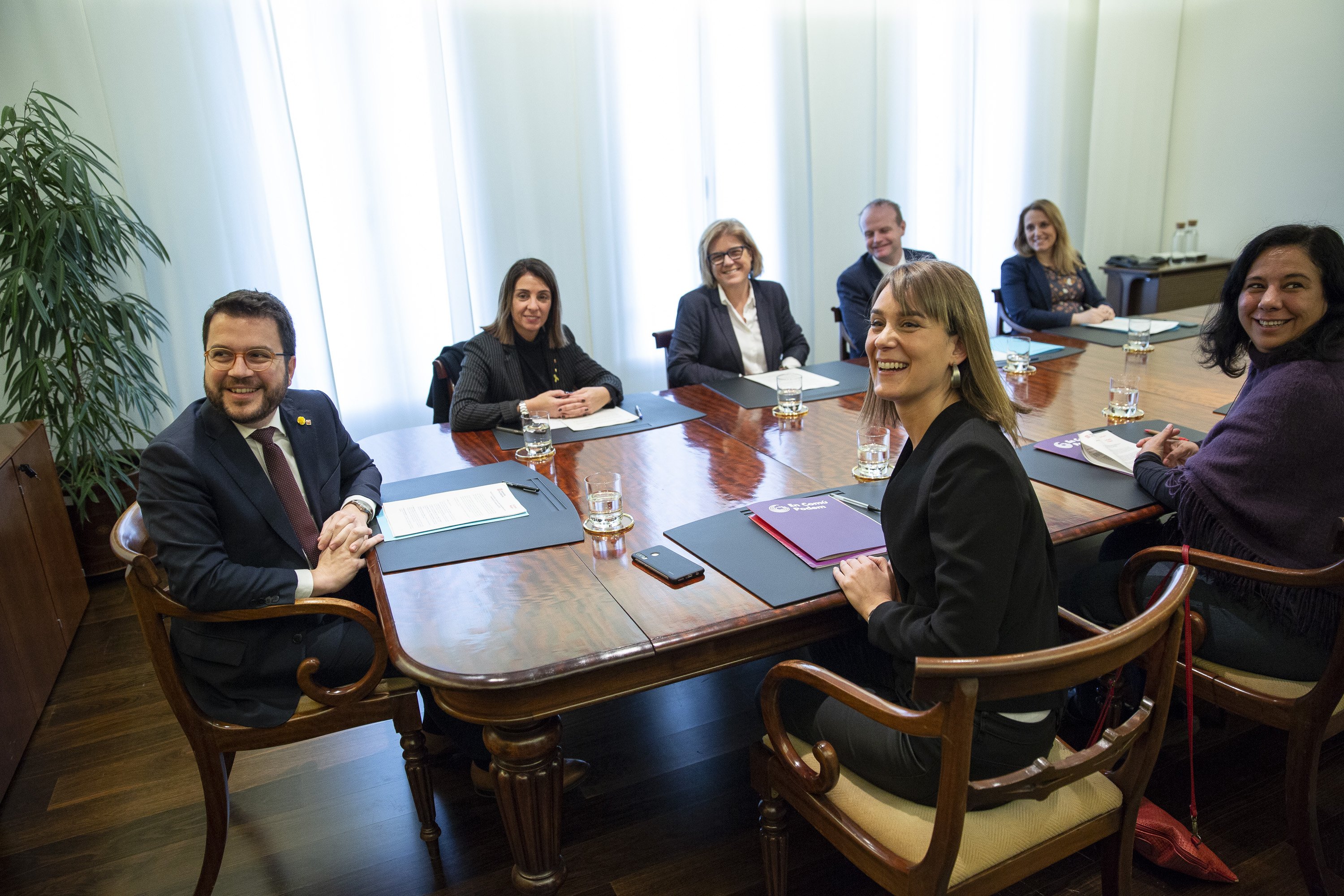 Nou acord entre Govern i comuns per "revertir retallades" als pressupostos