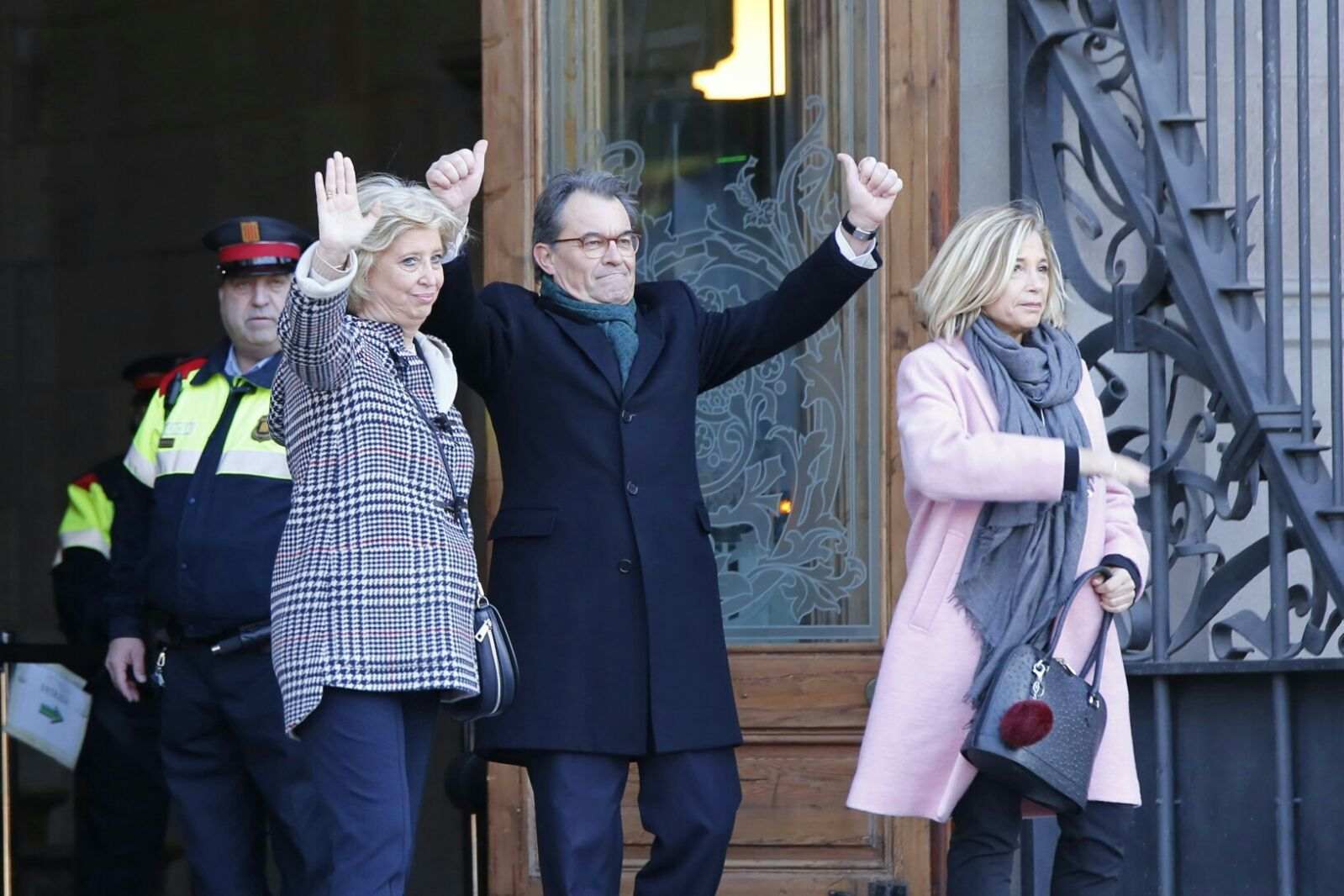 Muestras de apoyo a los acusados del mundo de la cultura