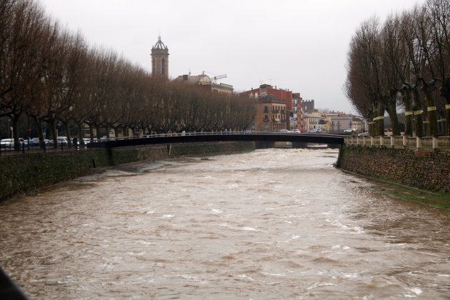 Río Daro paso por|para La Bisbal d'Empordà temporal Se Gloria ACN