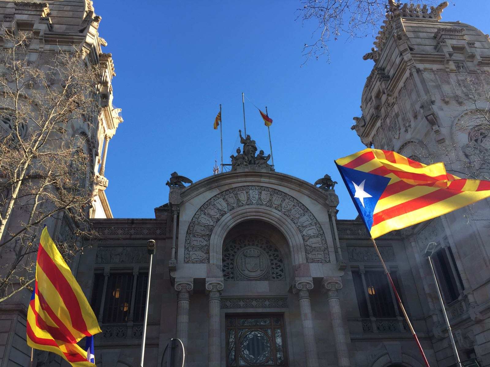 El catalán, cerca de la "muerte clínica" en el ámbito judicial