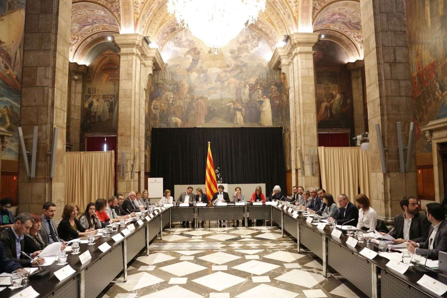 Puigdemont anuncia una nueva ley para sortear la suspensión del TC