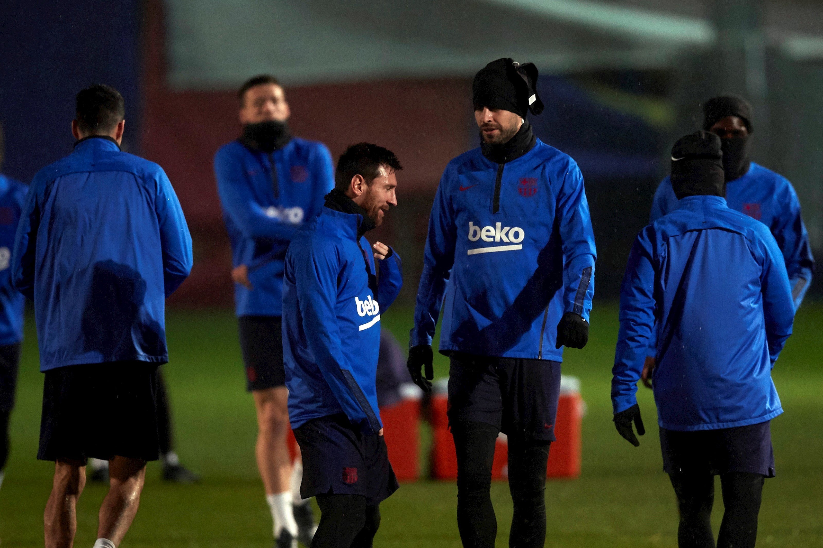 VÍDEO | Piqué, cazado renegando por tener que entrenar bajo la lluvia