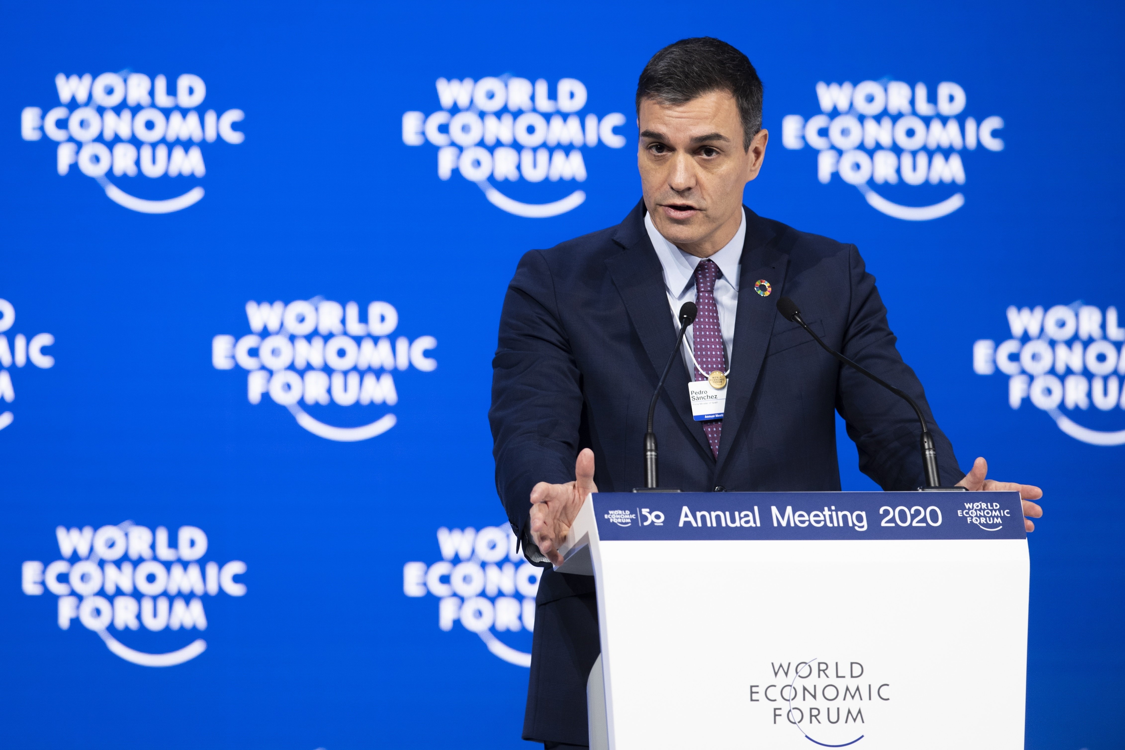 Sánchez se vanagloria en Davos de que España es una democracia consolidada