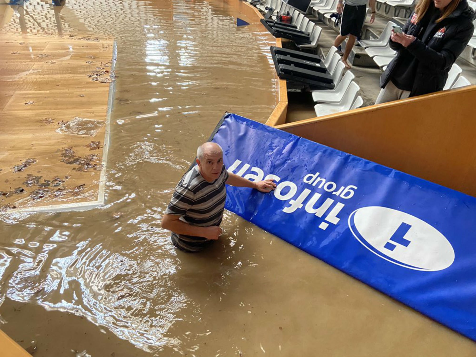 El Gloria inunda el pabellón de Fontajau y el Uni Girona no podrá jugar