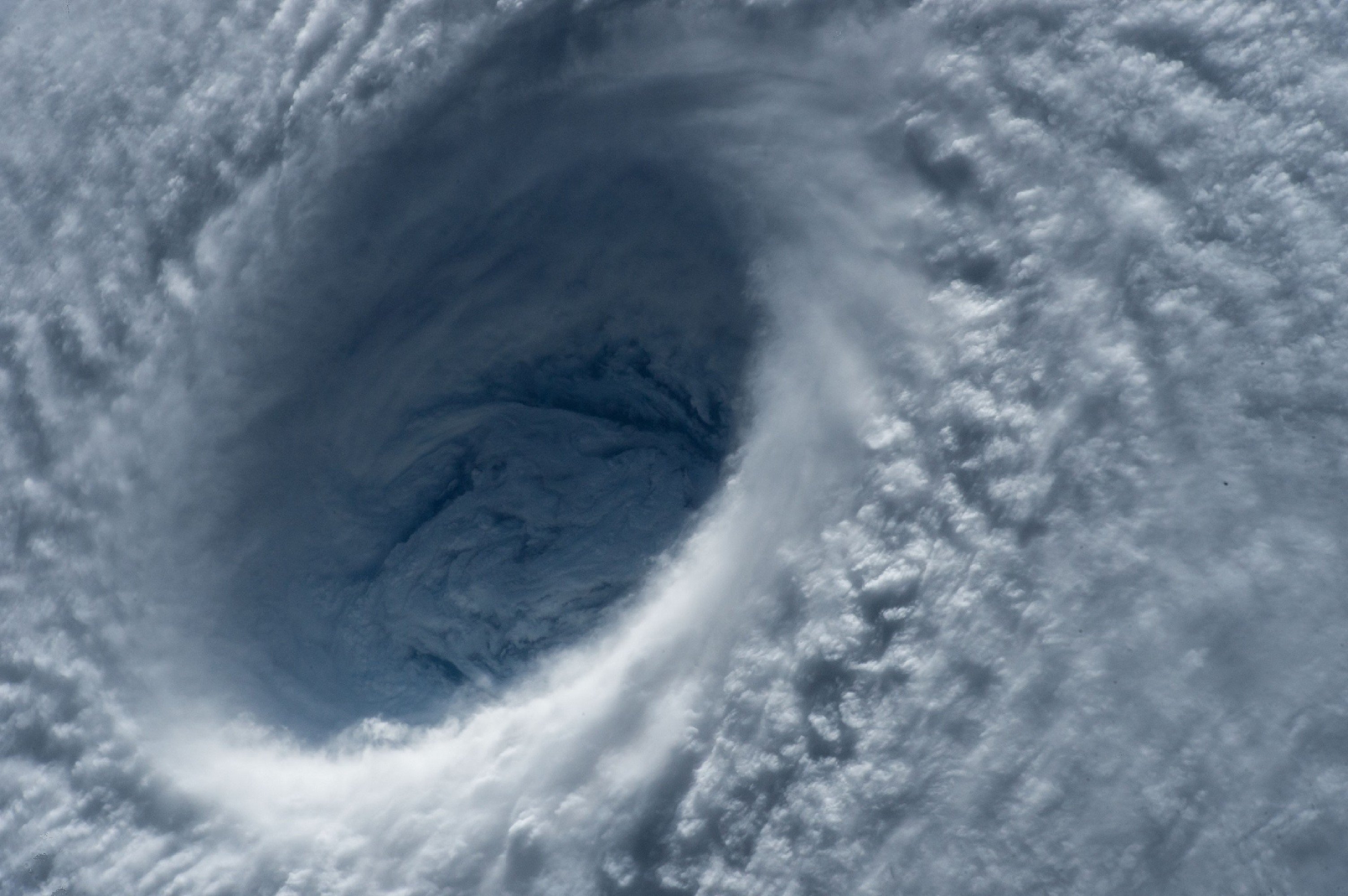 Portades que anuncien l’arribada del temporal Suprem