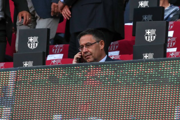 Josep Maria Bartomeu trucando teléfono móvil EuropaPress