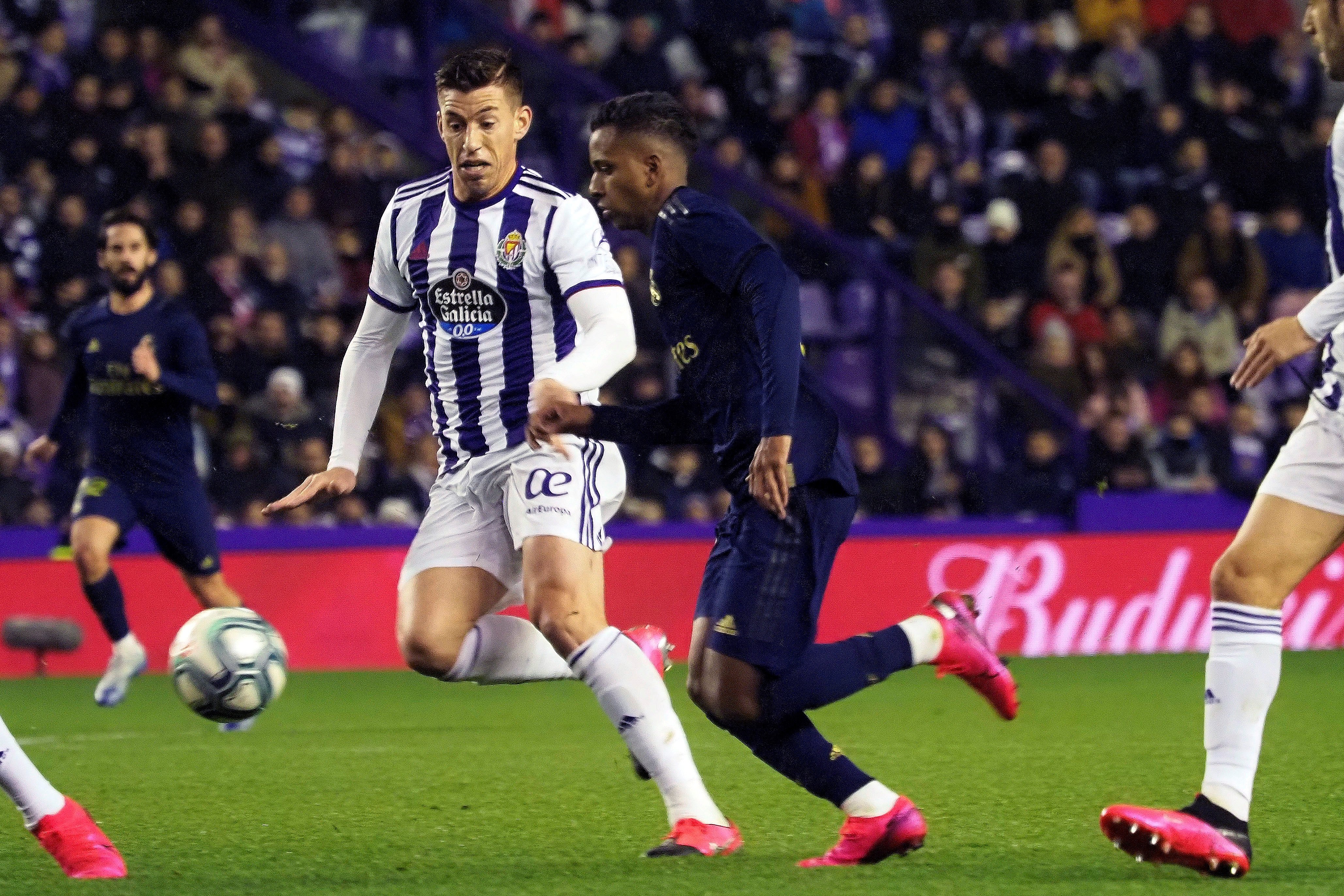 El Madrid gana al Valladolid y se coloca líder de la Liga