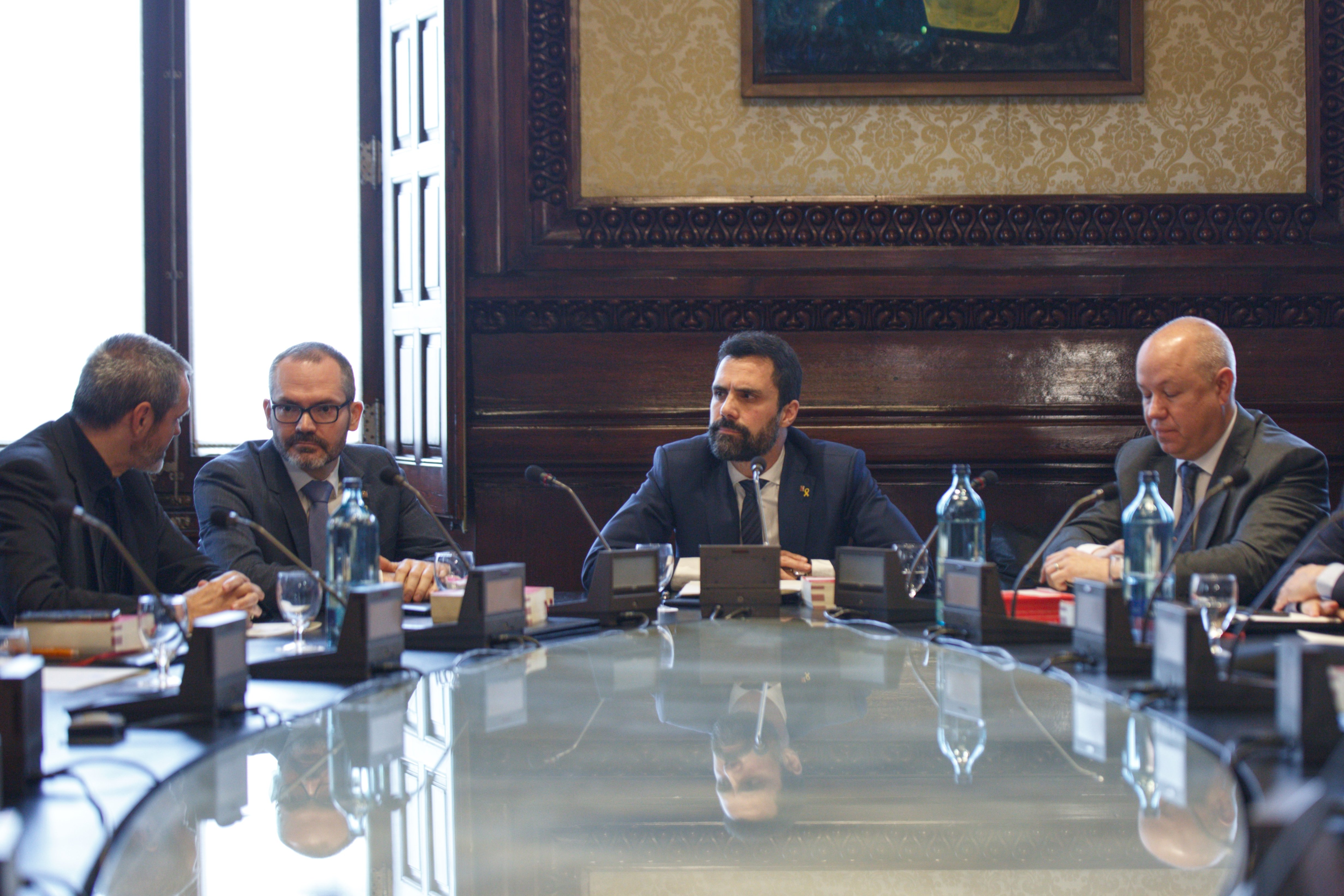 En marxa la reunió de la Mesa per l’escó de Torra sense acord independentista