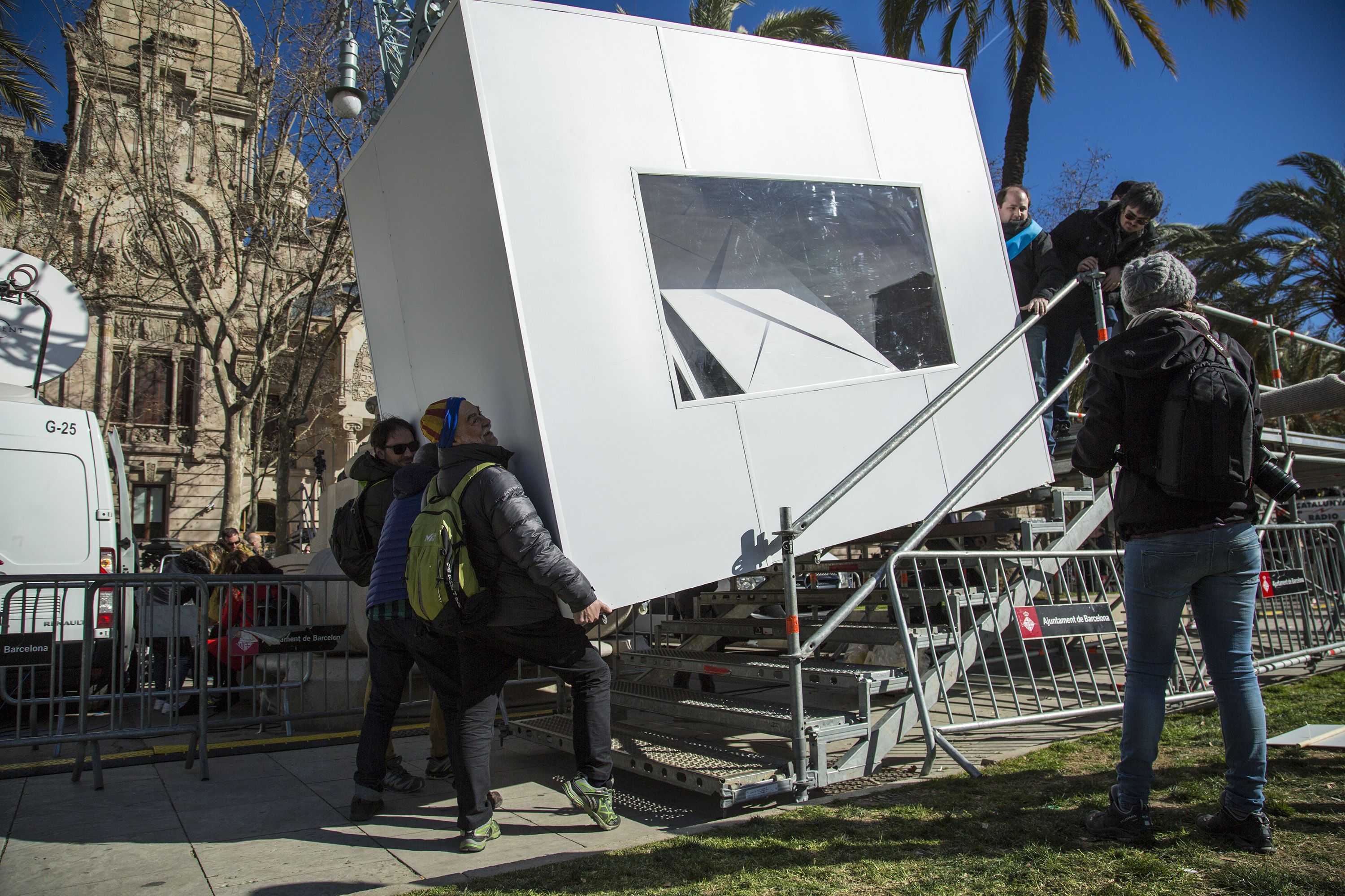 'La Vanguardia' se pone de perfil para disimular el 75% a favor del referéndum