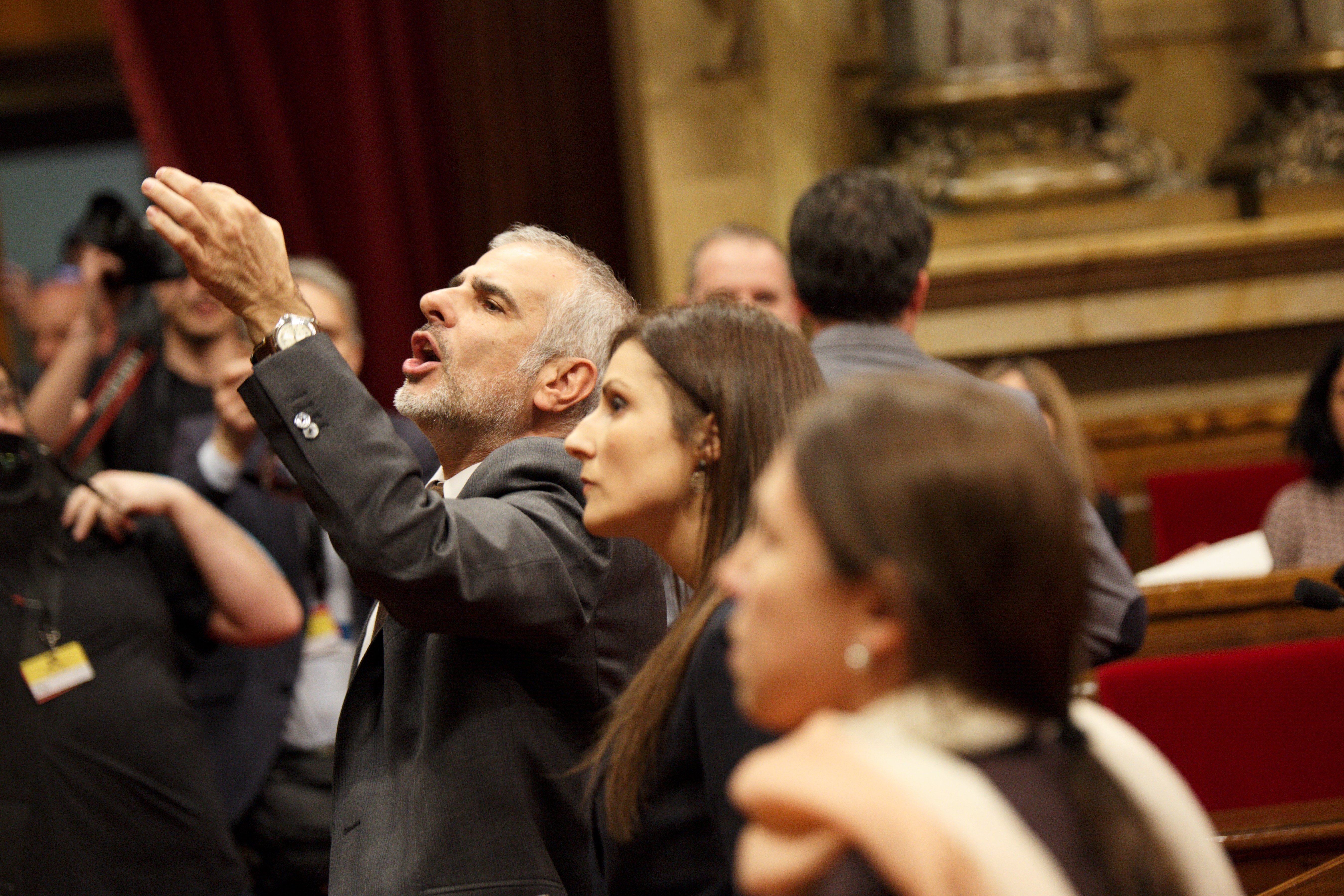 VÍDEO | "Delincuente, delincuente": els crits de Cs que han fet suspendre el ple