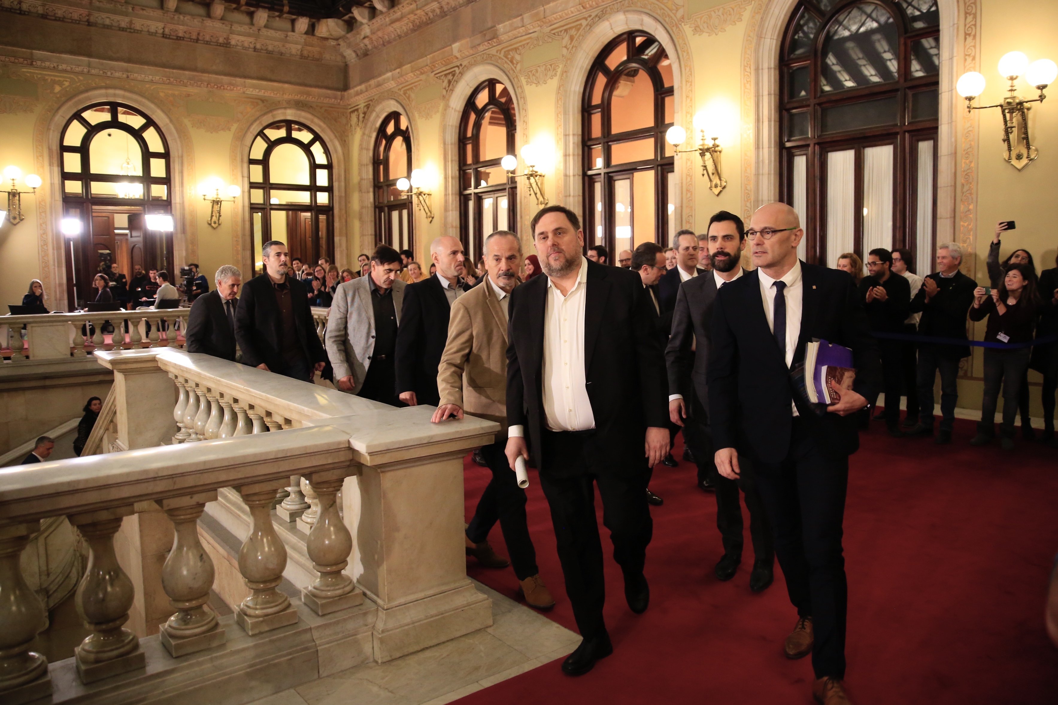 VIDEO | Cries of "Liberty!" as jailed Catalan MPs return to Parliament for a day
