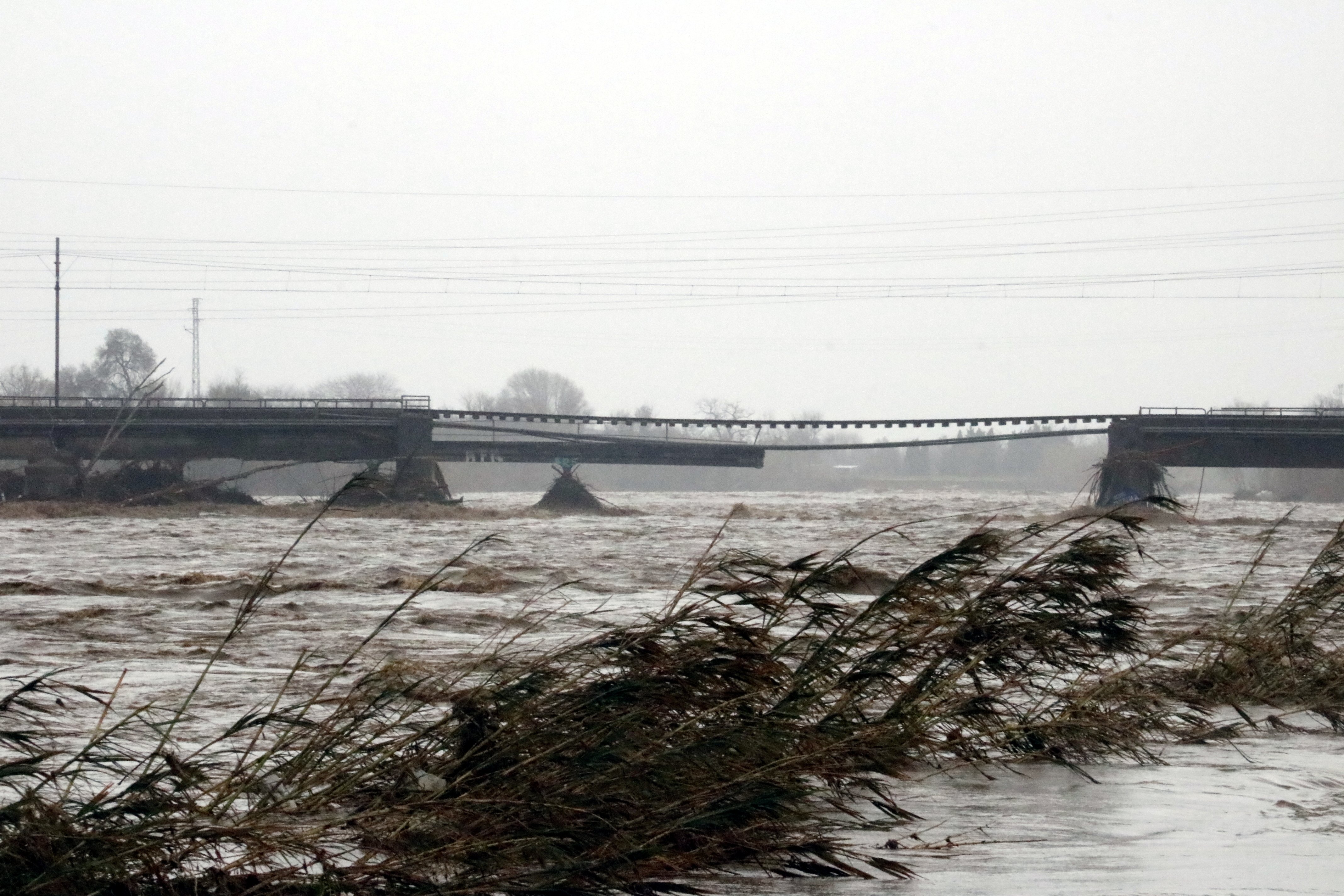 Una fotografia de l'any 2015 del pont de la Tordera retrata l'oblit de Rodalies